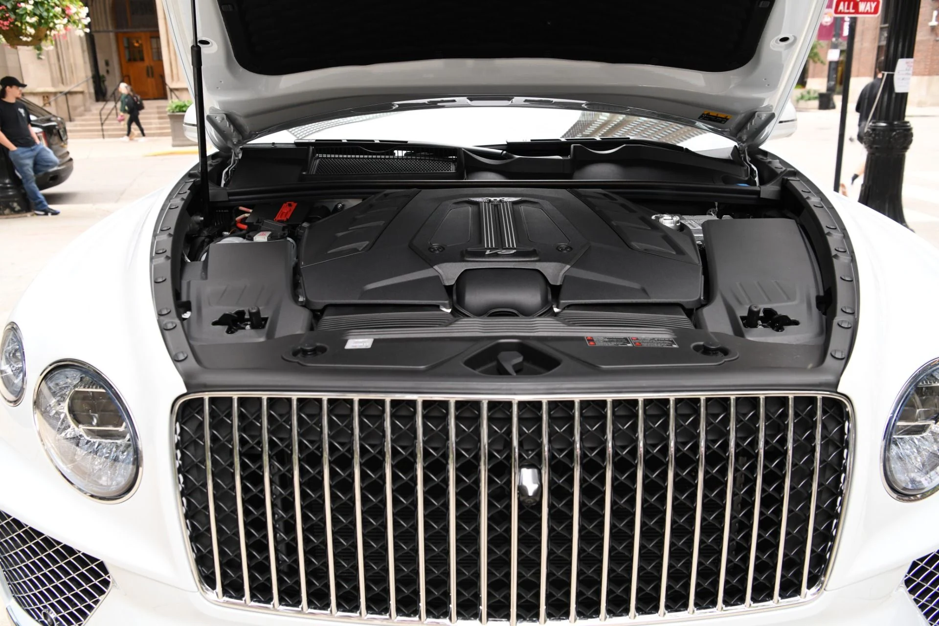 mph025_664796208_Used_2024_Bentley_Bentayga_Azure_V8_1756931604_d861eac240