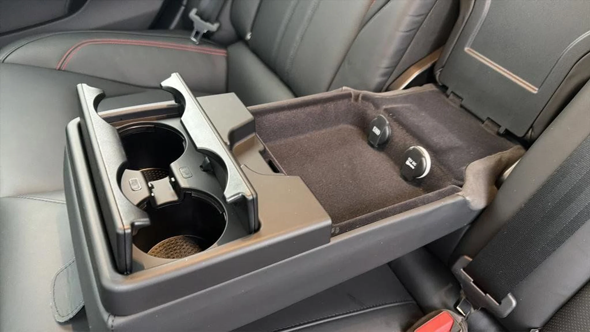 mph025_664997232_4d3fd013e4094a13a15f86e74751aa15_b040b8b834