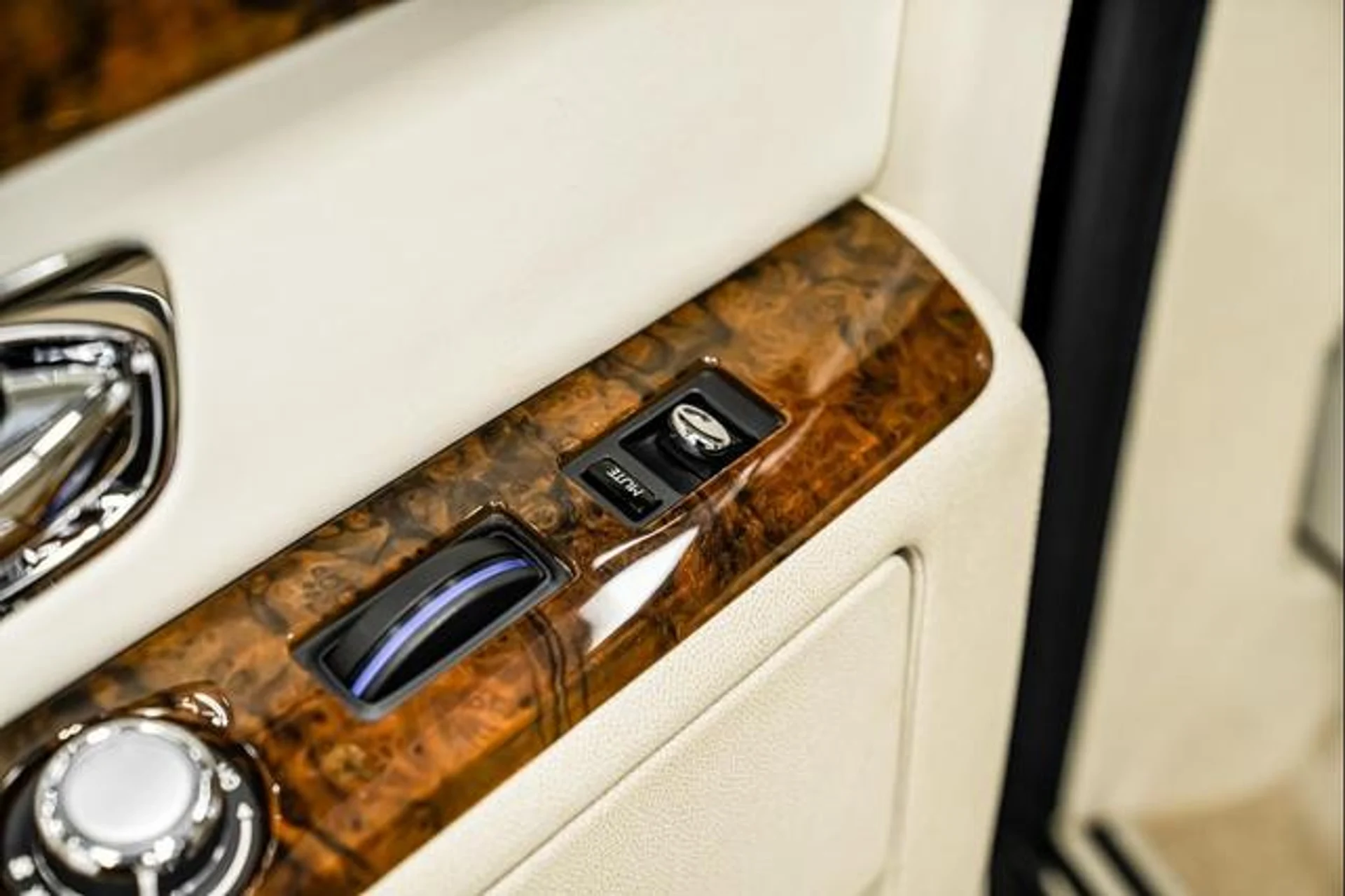 mph025_667523493_OQNXVKA_6_T3fh4_O7_K60_Qyd_Top6_I_9e22234ef3