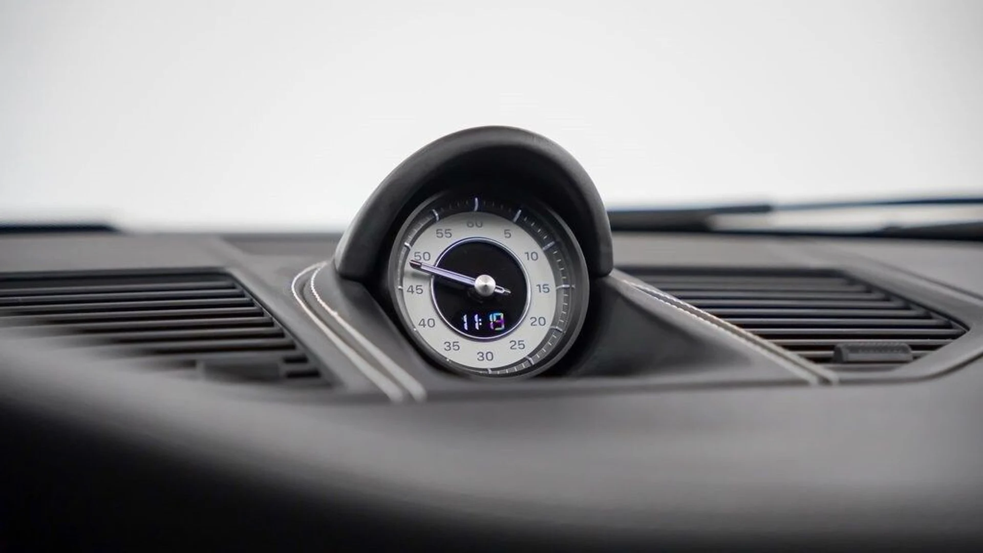 mph025_683133364_e82d3e091b5d94c8588f9dbae2f4a752x_face50bb49