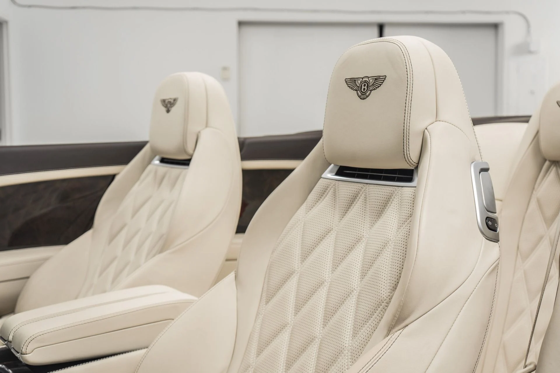 mph025_683977428_Used_2014_Bentley_Continental_GTC_Speed_Low_Miles_Extended_Veneers_Classic_Color_Combination_1785352164_0e21475c62