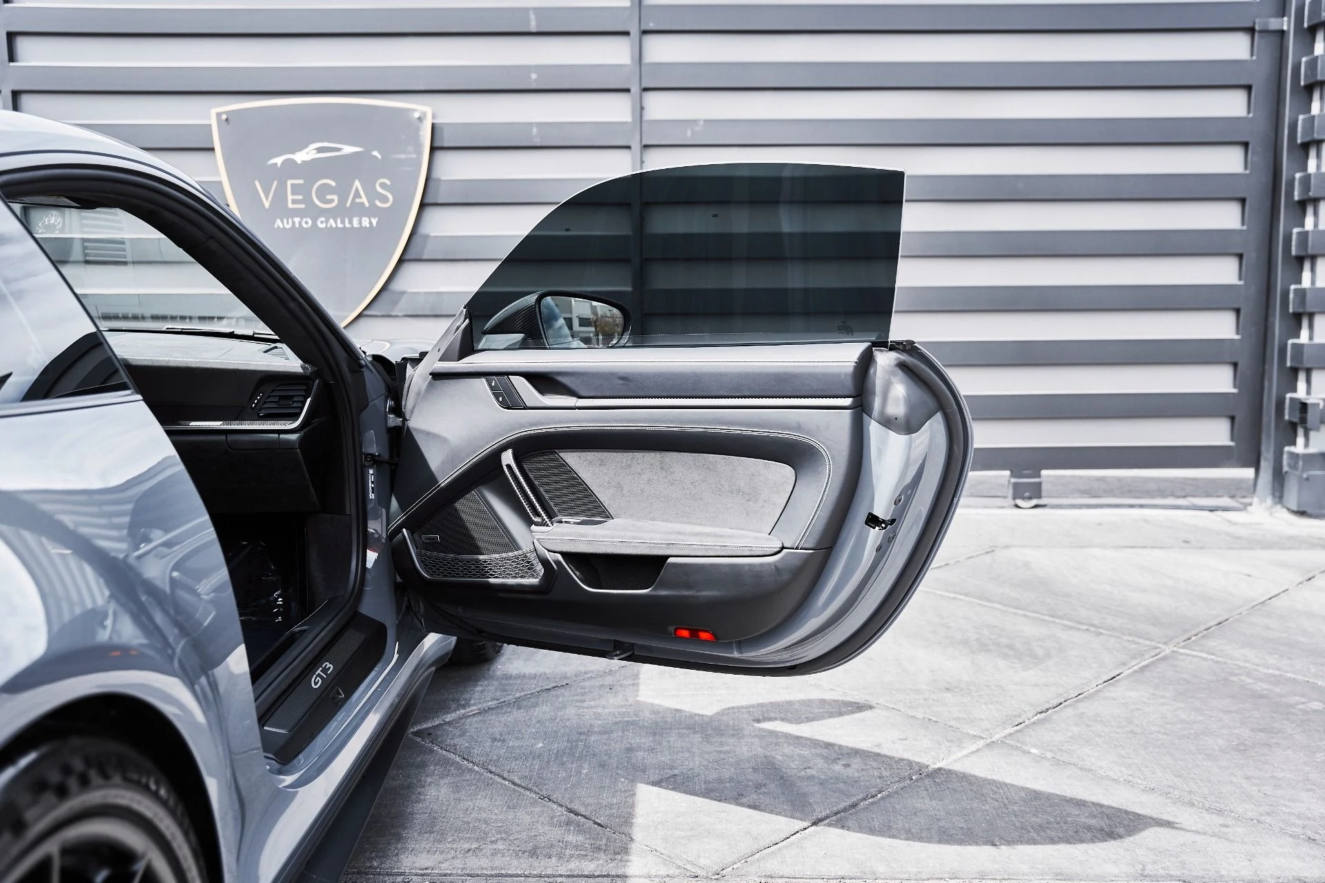 mph025_684644374_Used_2025_Porsche_911_GT_3_1775332876_79619ac02f