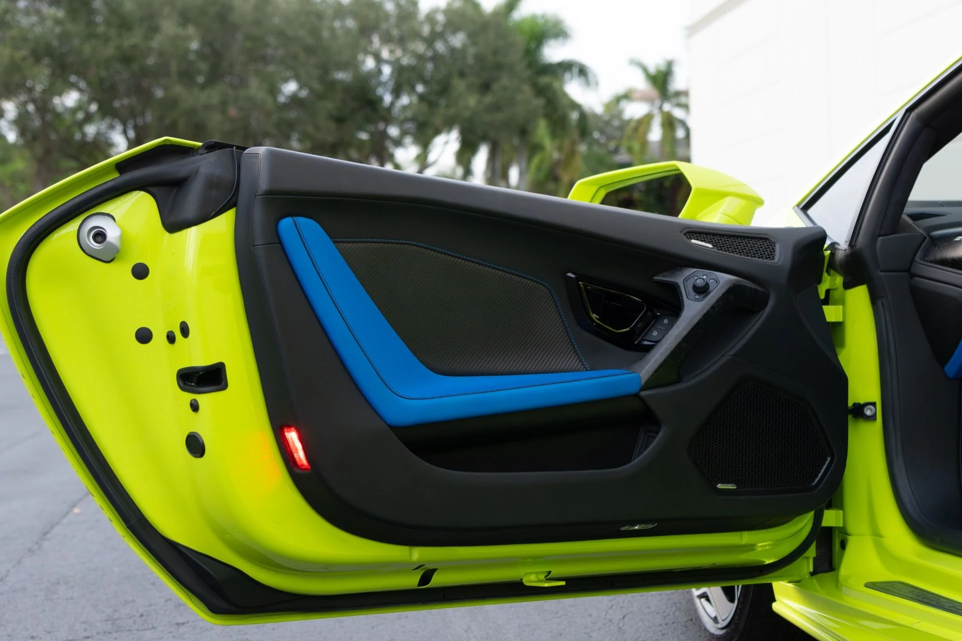 mph025_691355202_Used_2020_Lamborghini_Huracan_EVO_1764467702_98de7ade06