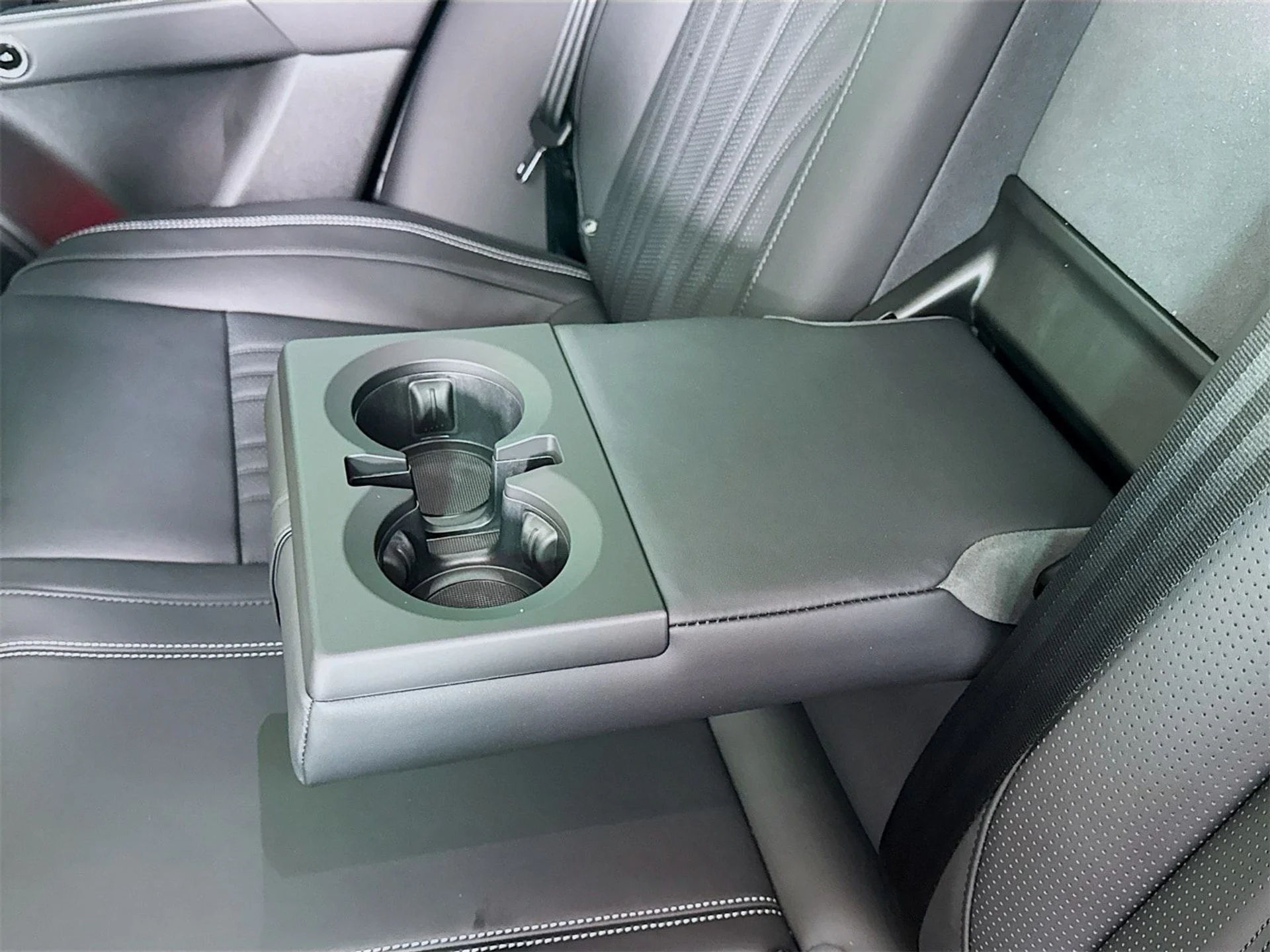 mph025_691771995_c38e652af94a126663babb8b5091b869x_4b3a81fd15