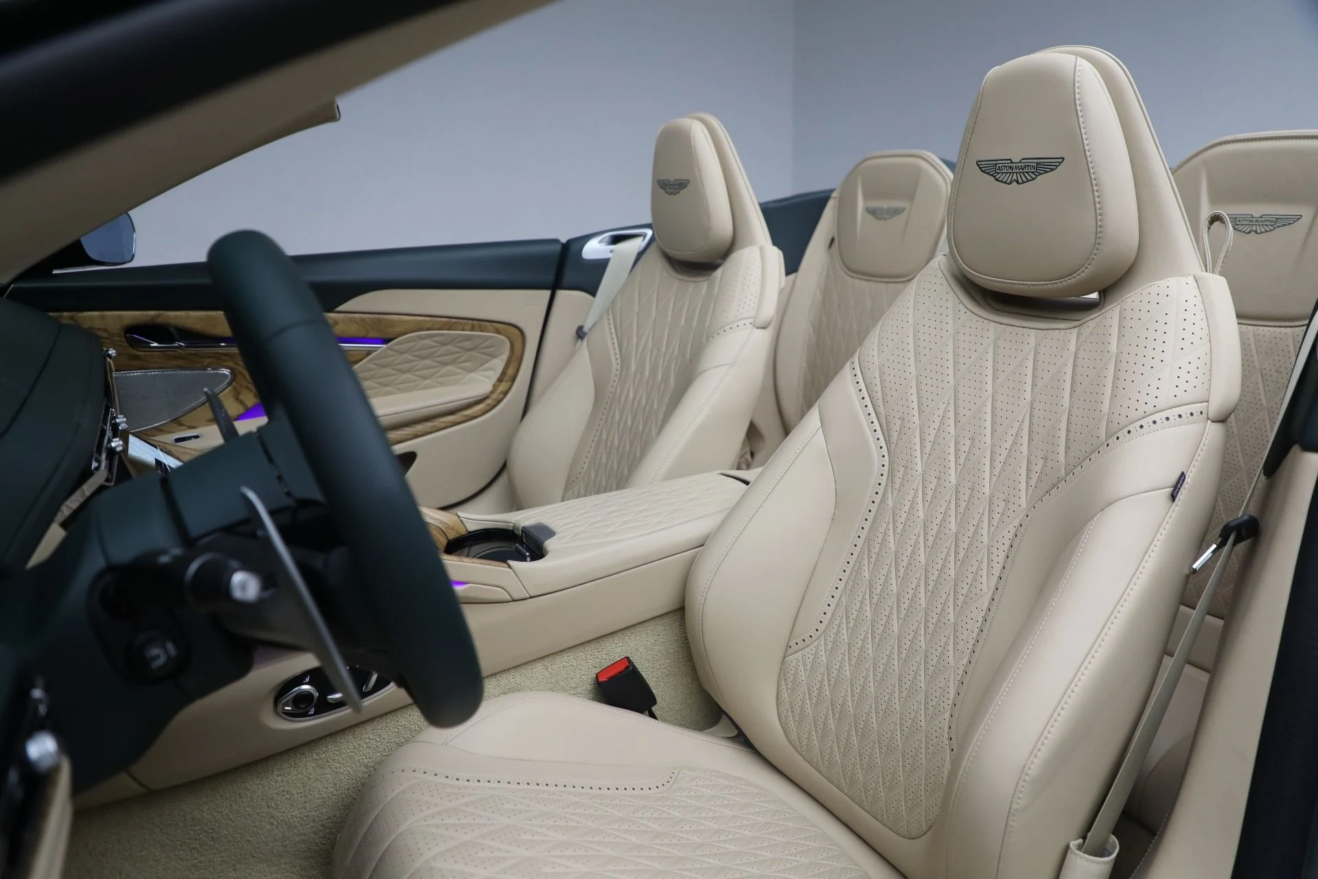 mph025_69393345_New_2025_Aston_Martin_DB_12_Volante_40cb07c92a