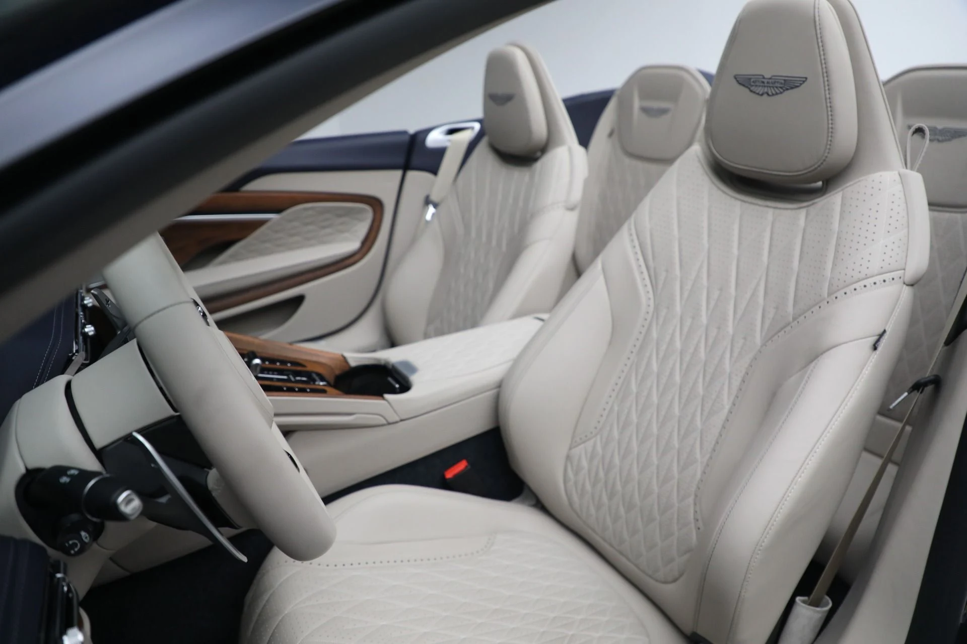 mph025_69440994_New_2025_Aston_Martin_DB_12_Volante_051459b83d