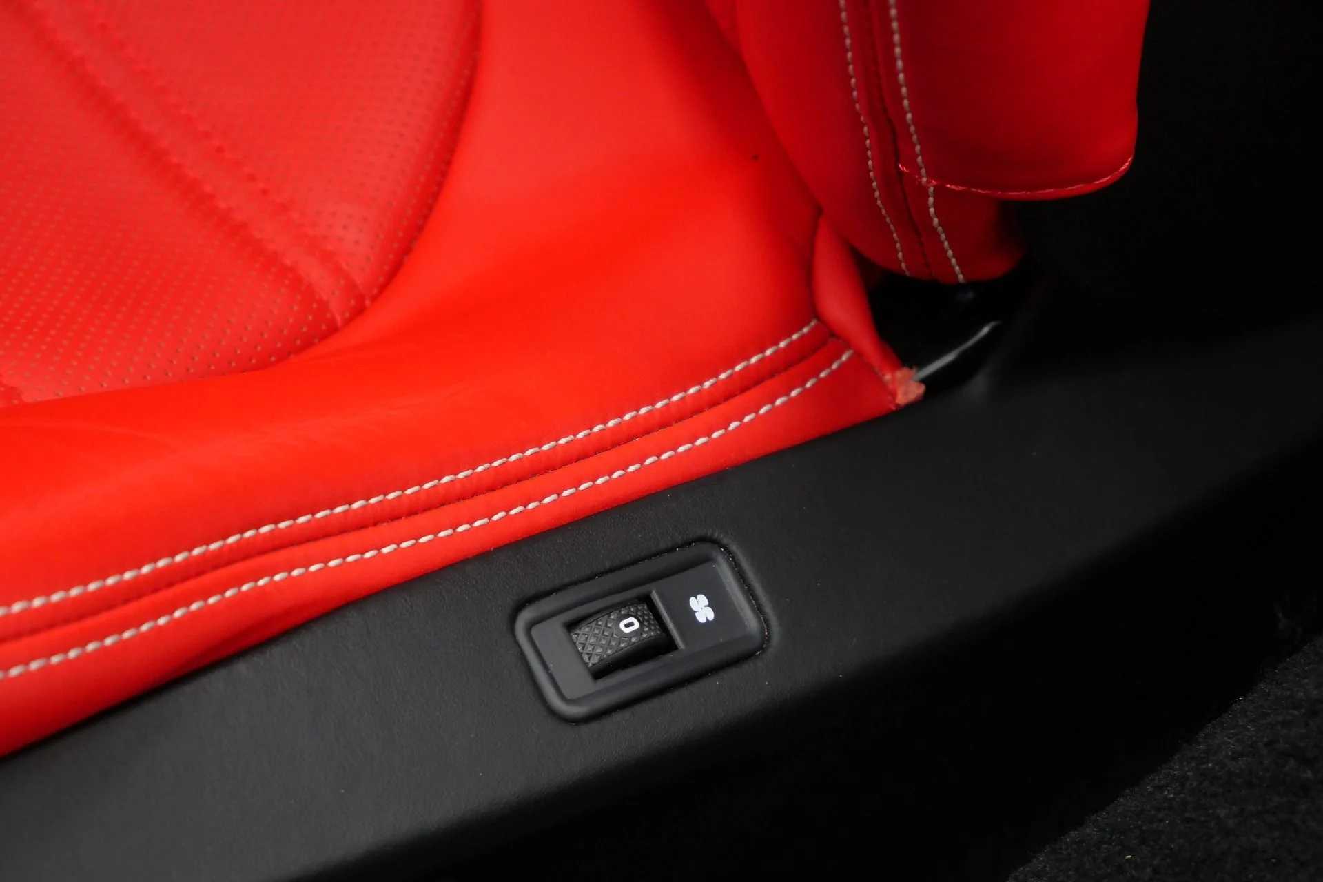 mph025_697704510_Used_2017_Ferrari_California_T_Extremely_Low_Miles_Ventilated_Seats_Beautiful_1776794649_9cfc9f1b8d