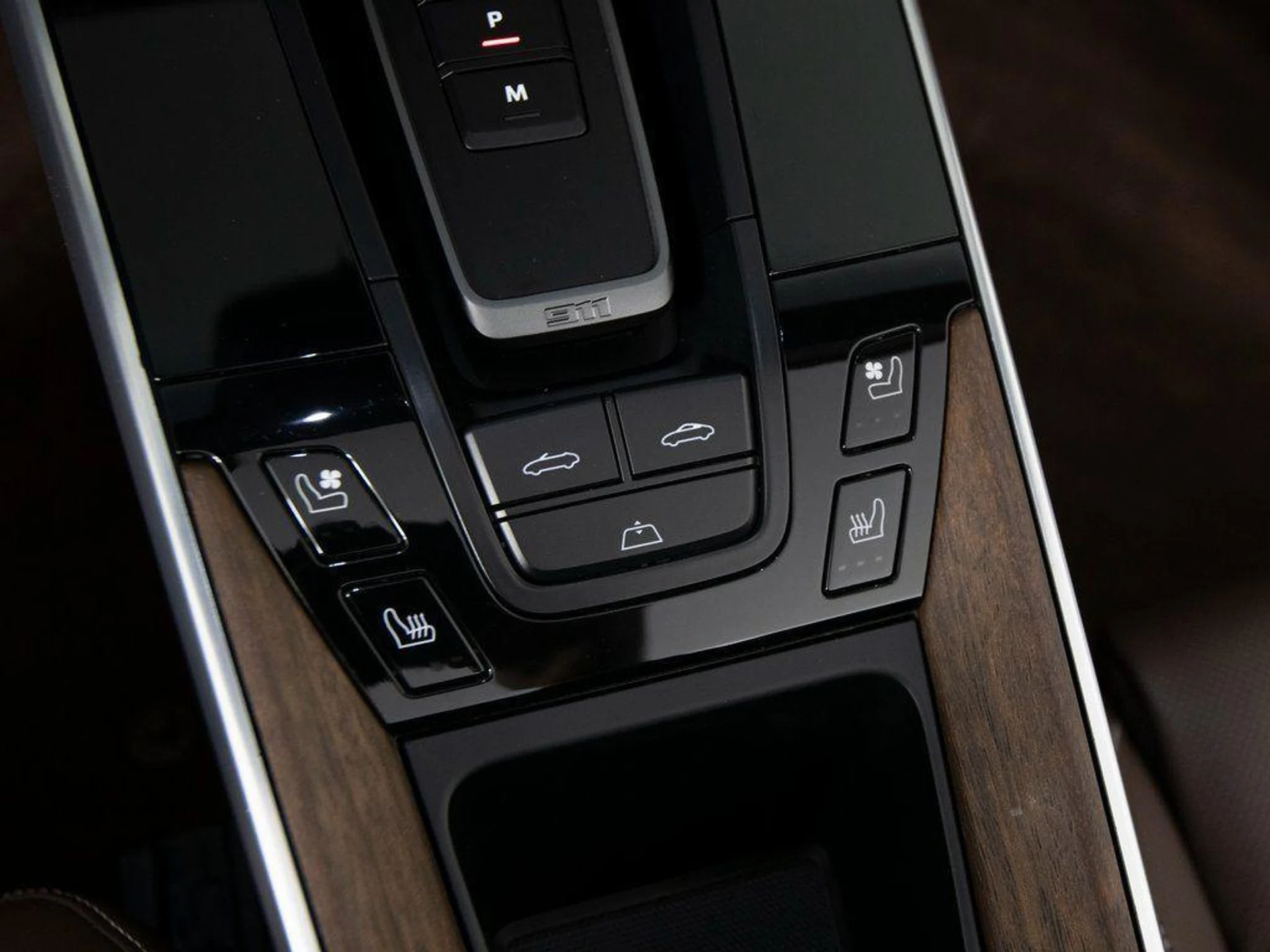 mph025_697816962_nd6x_Oudi_Lu_Ge_Wo_Og_NHH_Ya4_Ws6_Ag_3e2b6f3a44