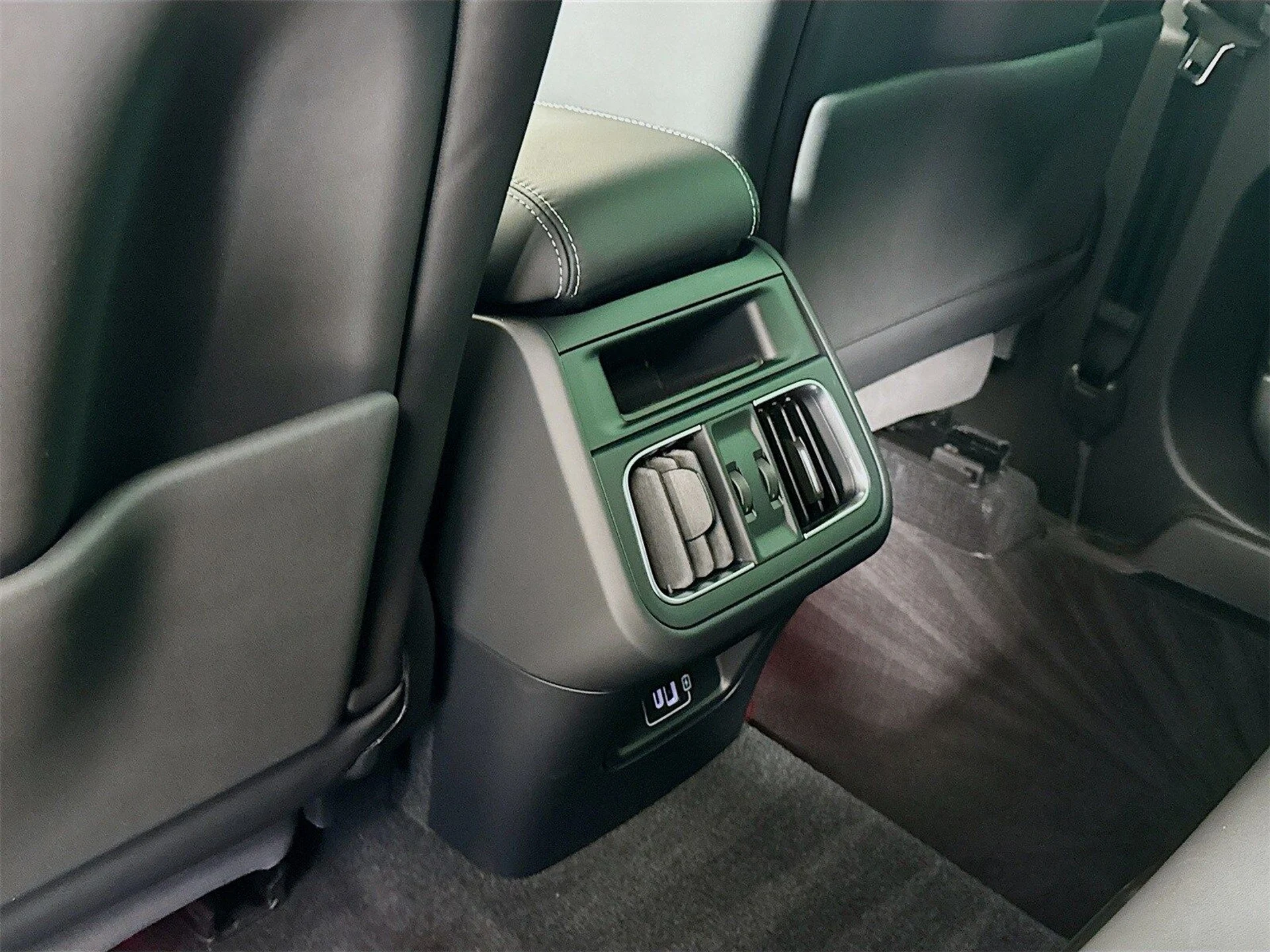 mph025_699068358_2c4850d45137747a4b6af5099132796fx_e7f2dd0f32