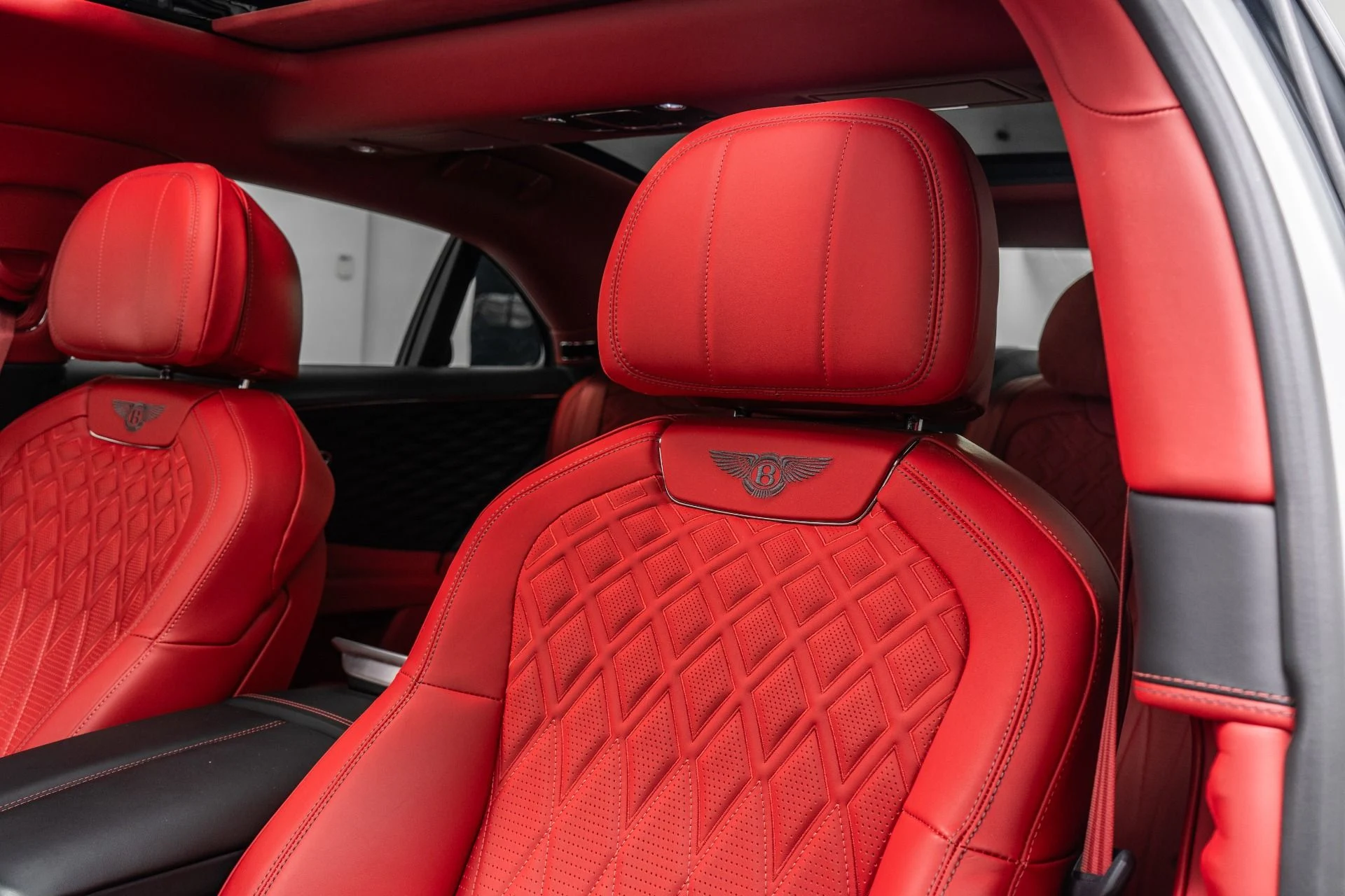 mph025_715382106_Used_2022_Bentley_Flying_Spur_V8_Great_Colors_Engine_Turned_Veneers_Mulliner_Package_1773426233_e76d904150