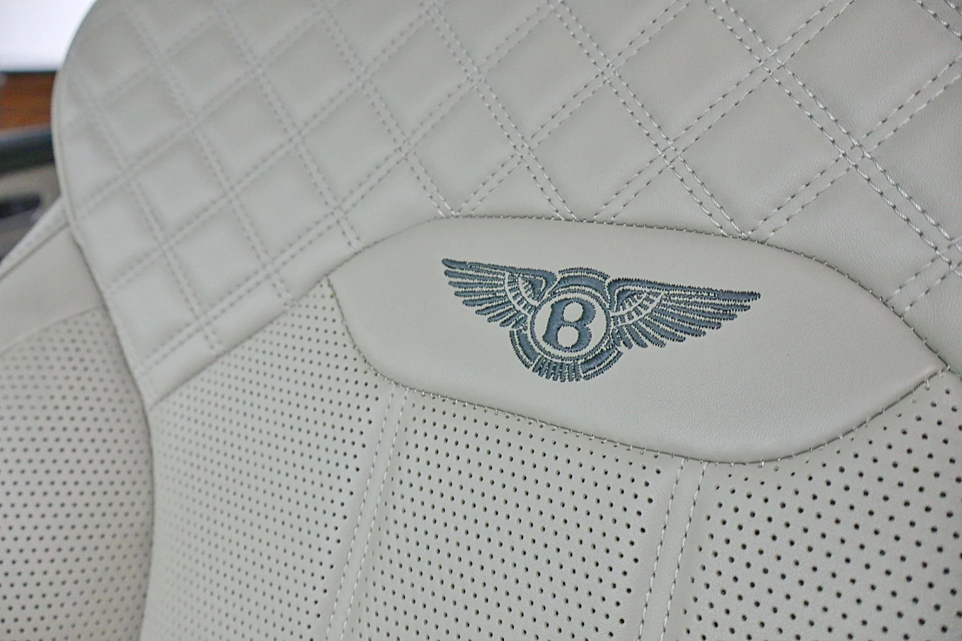 mph025_718225725_Used_2023_Bentley_Bentayga_Azure_V8_3067a1fbd7