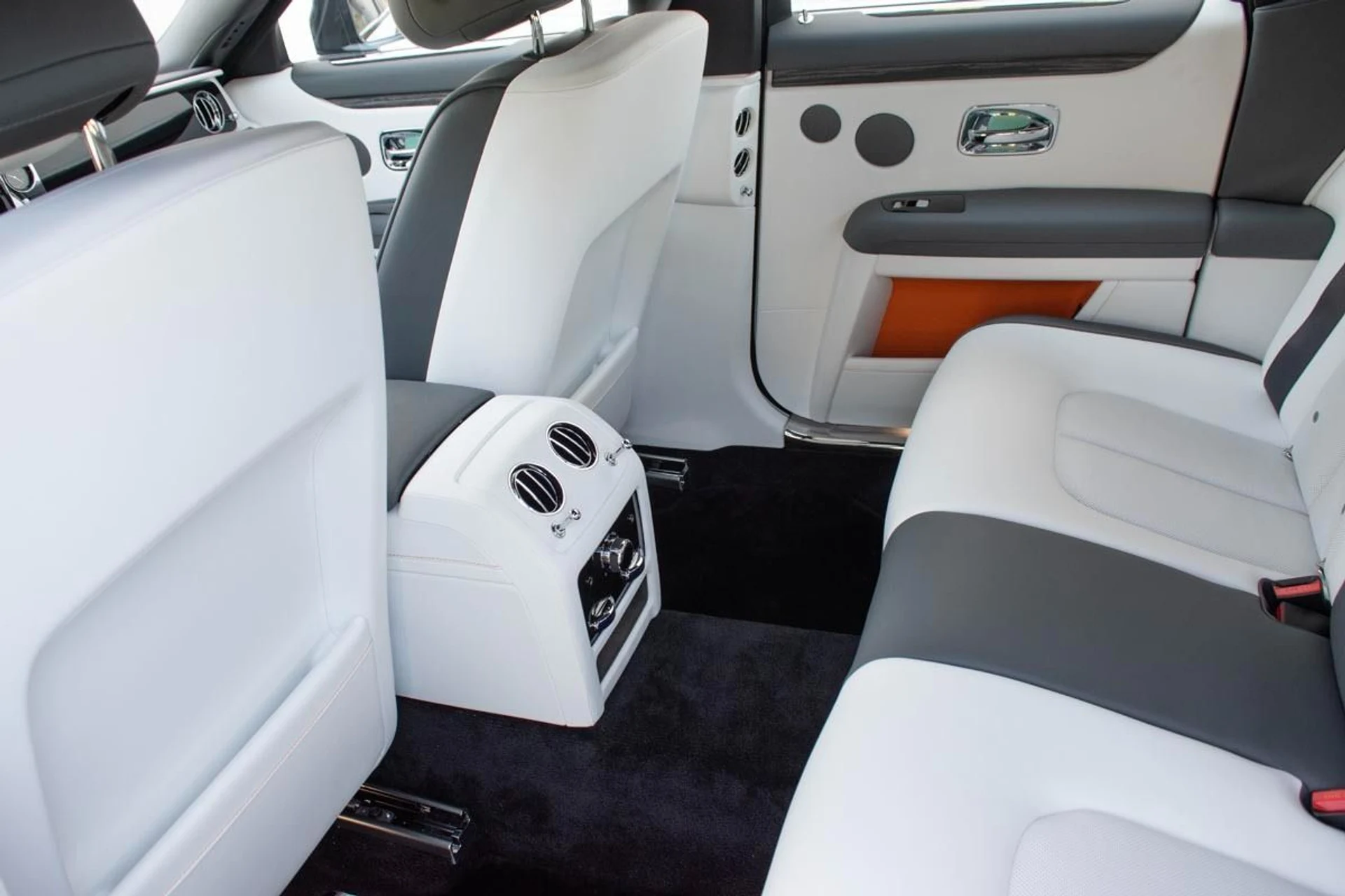 mph025_718597687_Used_2024_Rolls_Royce_Ghost_1733915394_f7eec144f6