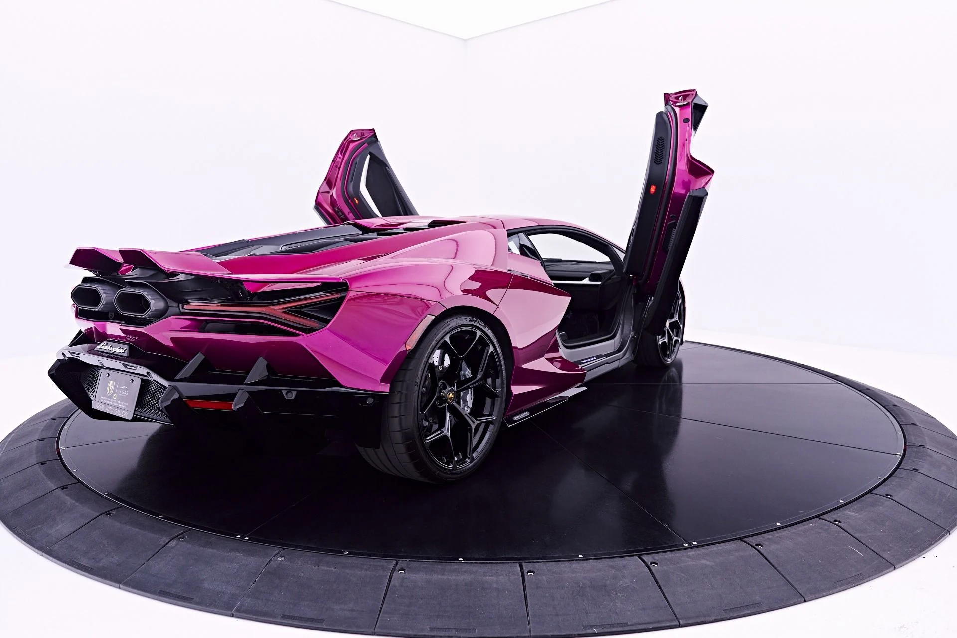 mph025_725141876_Used_2025_Lamborghini_Revuelto_Base_1782965022_8023d1fe49