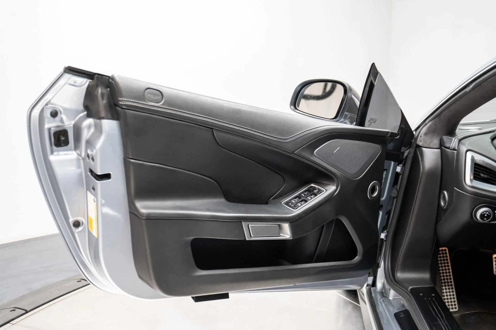 mph025_728639182_Used_2014_Aston_Martin_Vanquish_V12_1729699077_a1e6207d60