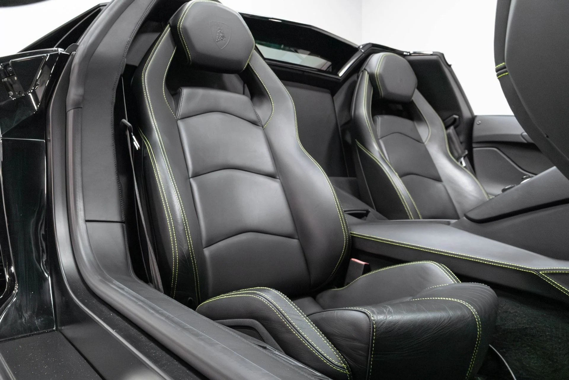 mph025_73353933_Used_2015_Lamborghini_Aventador_LP_700_4_1780593182_fb7c035043