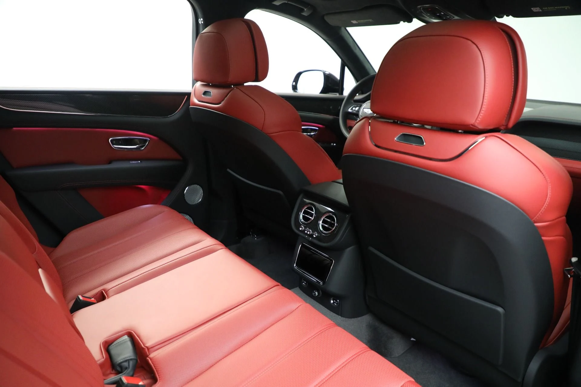 mph025_743494827_New_2025_Bentley_Bentayga_V8_d97efb7e19