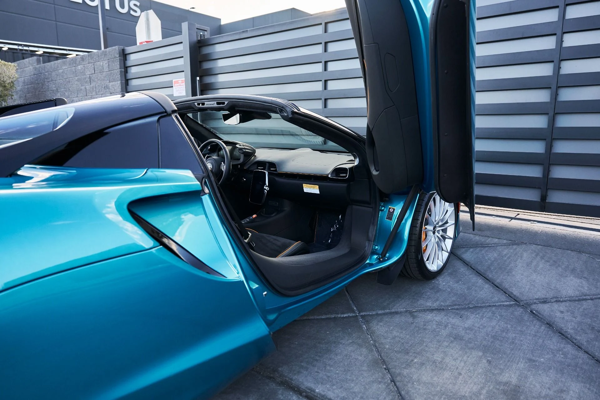 mph025_756806503_Used_2025_Mc_Laren_Artura_1771382305_7e87961a30