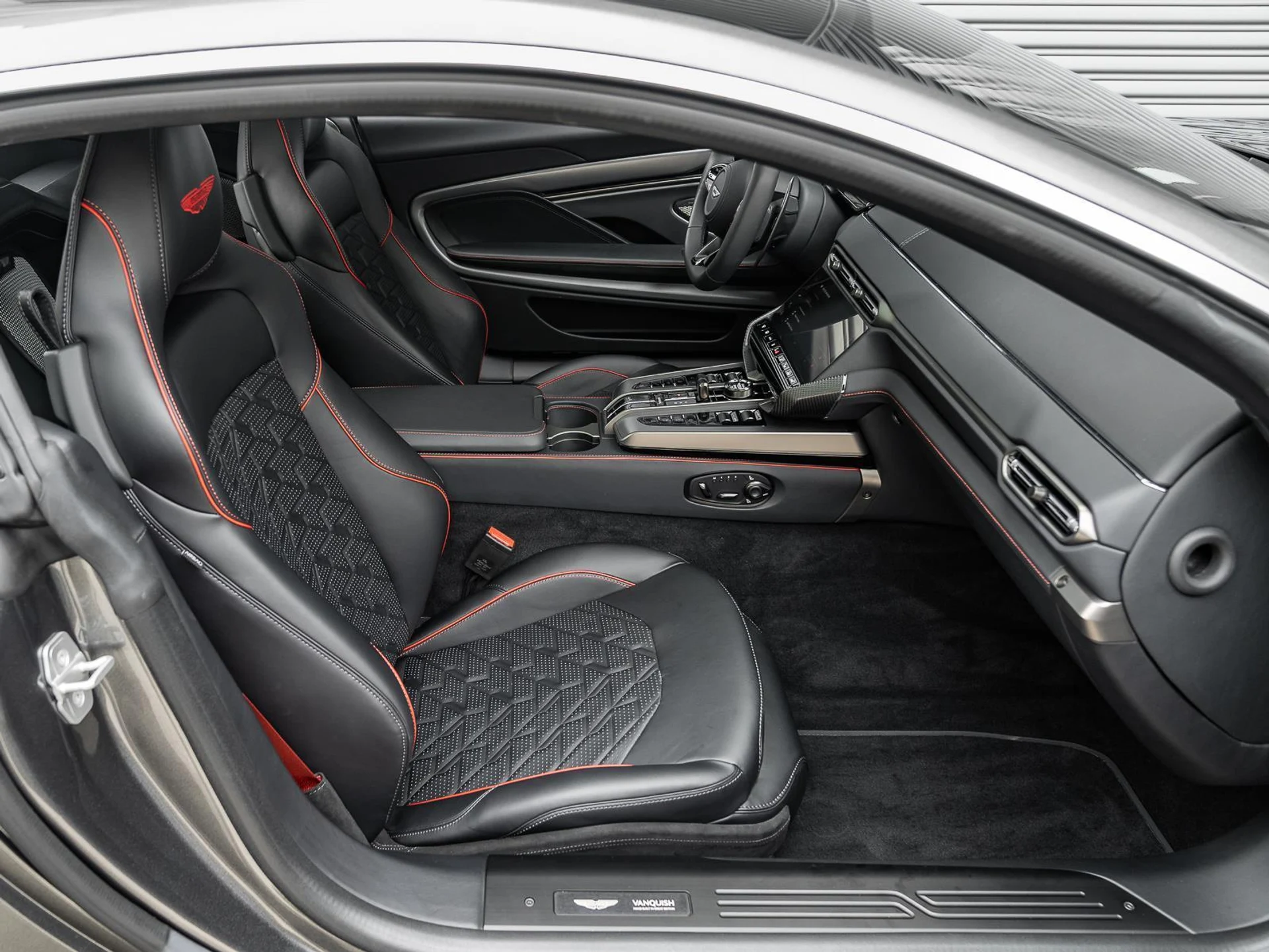 mph025_77045153_Used_2025_Aston_Martin_Vanquish_Coupe_1780612109_e0b959a32f
