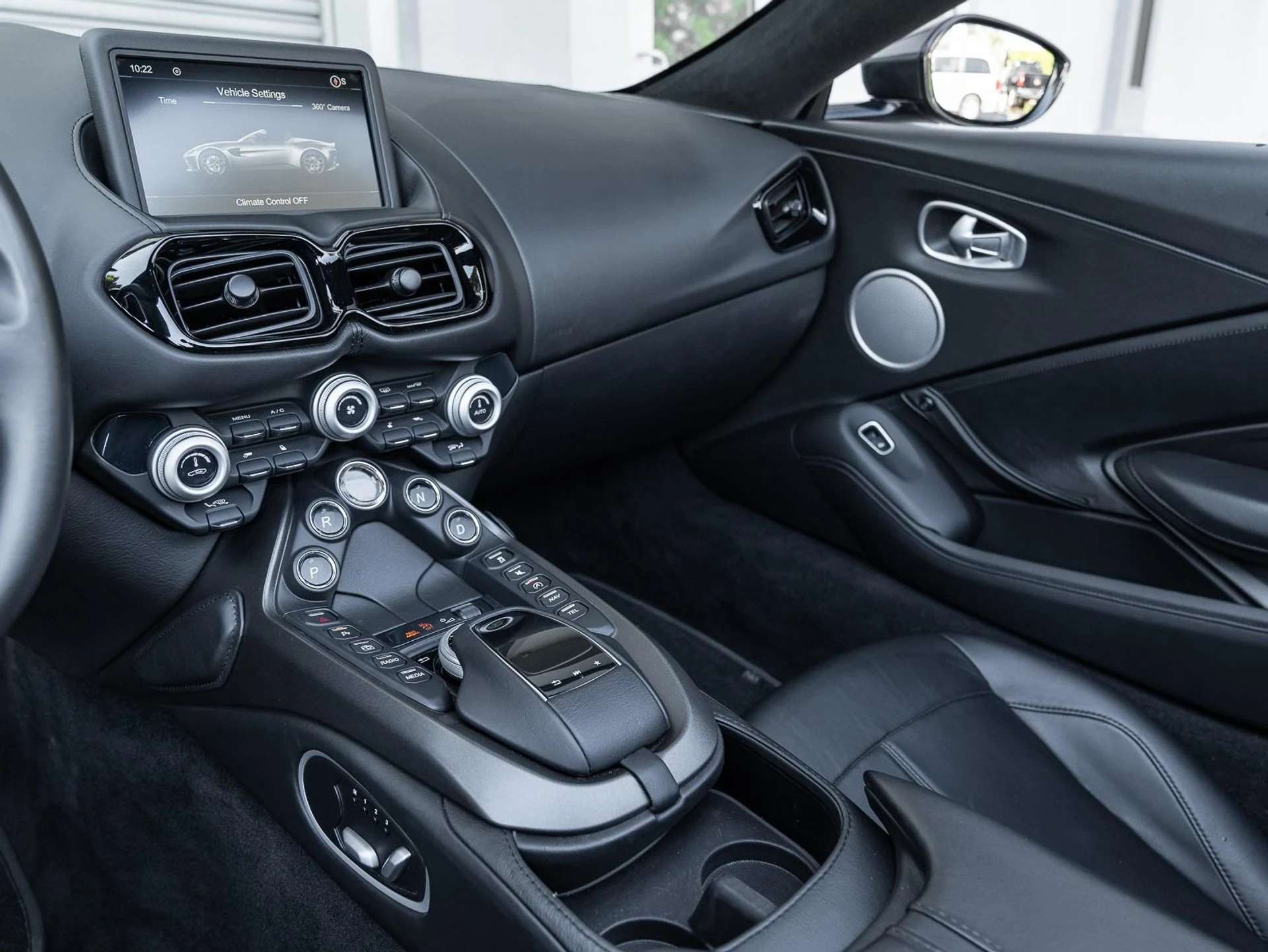 mph025_775135332_Used_2021_Aston_Martin_Vantage_1763409969_2aaede3a92