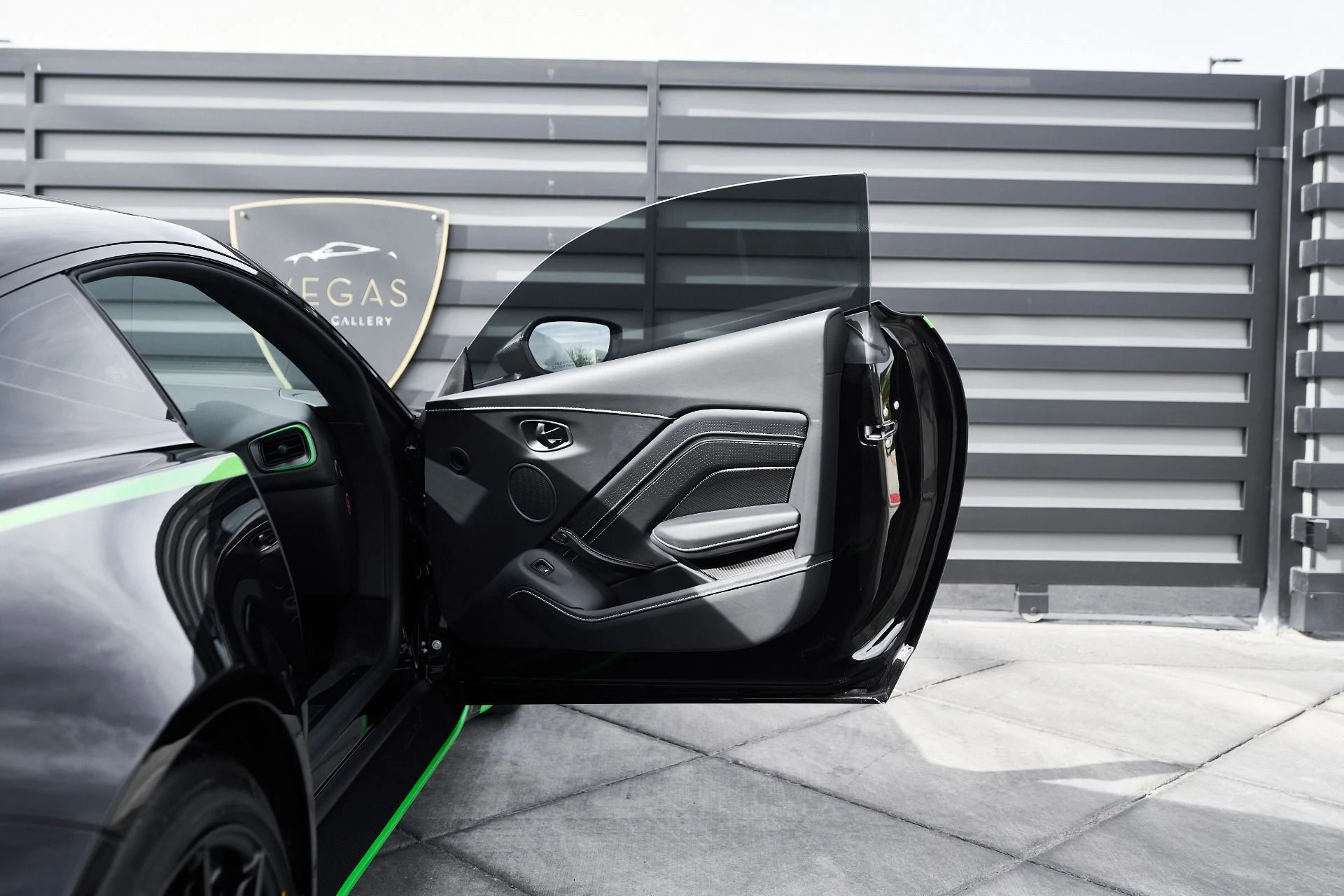 mph025_776137885_Used_2023_Aston_Martin_Vantage_Base_1762913663_c567a1cb84