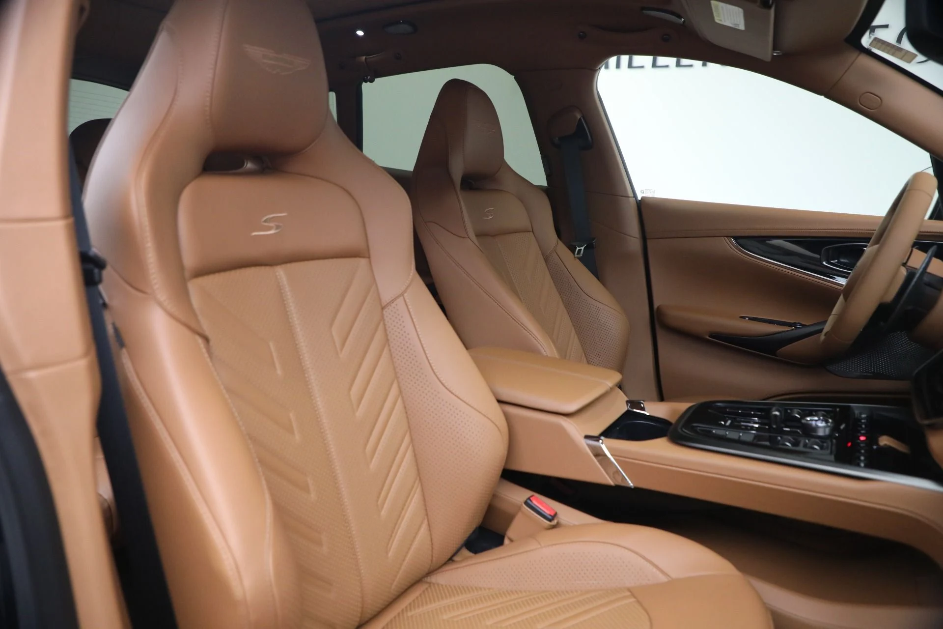 mph025_782720145_New_2026_Aston_Martin_DBX_S_1792514636_f4207f0e6e