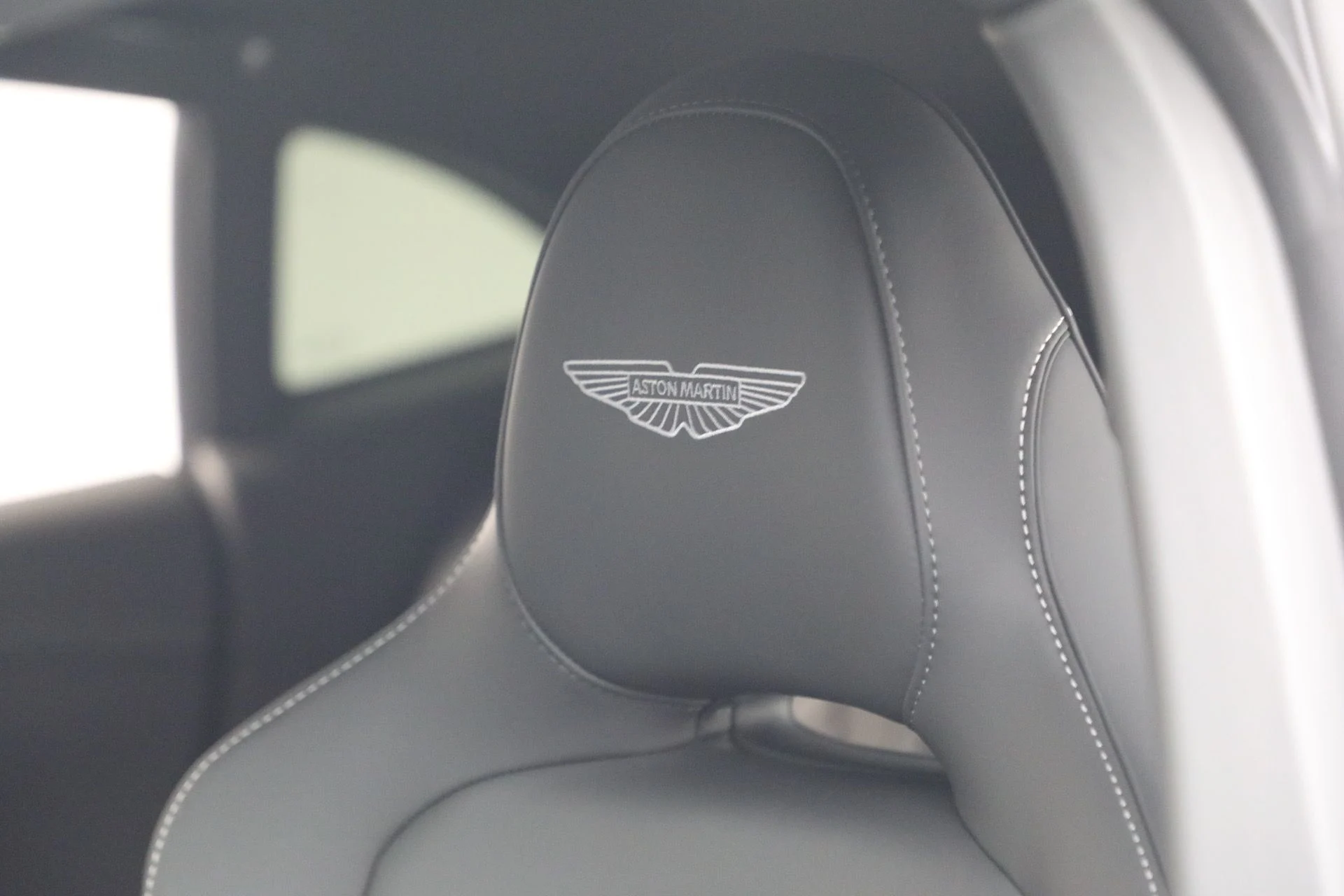 mph025_784320580_New_2026_Aston_Martin_DBX_S_1779192490_bc4941d309