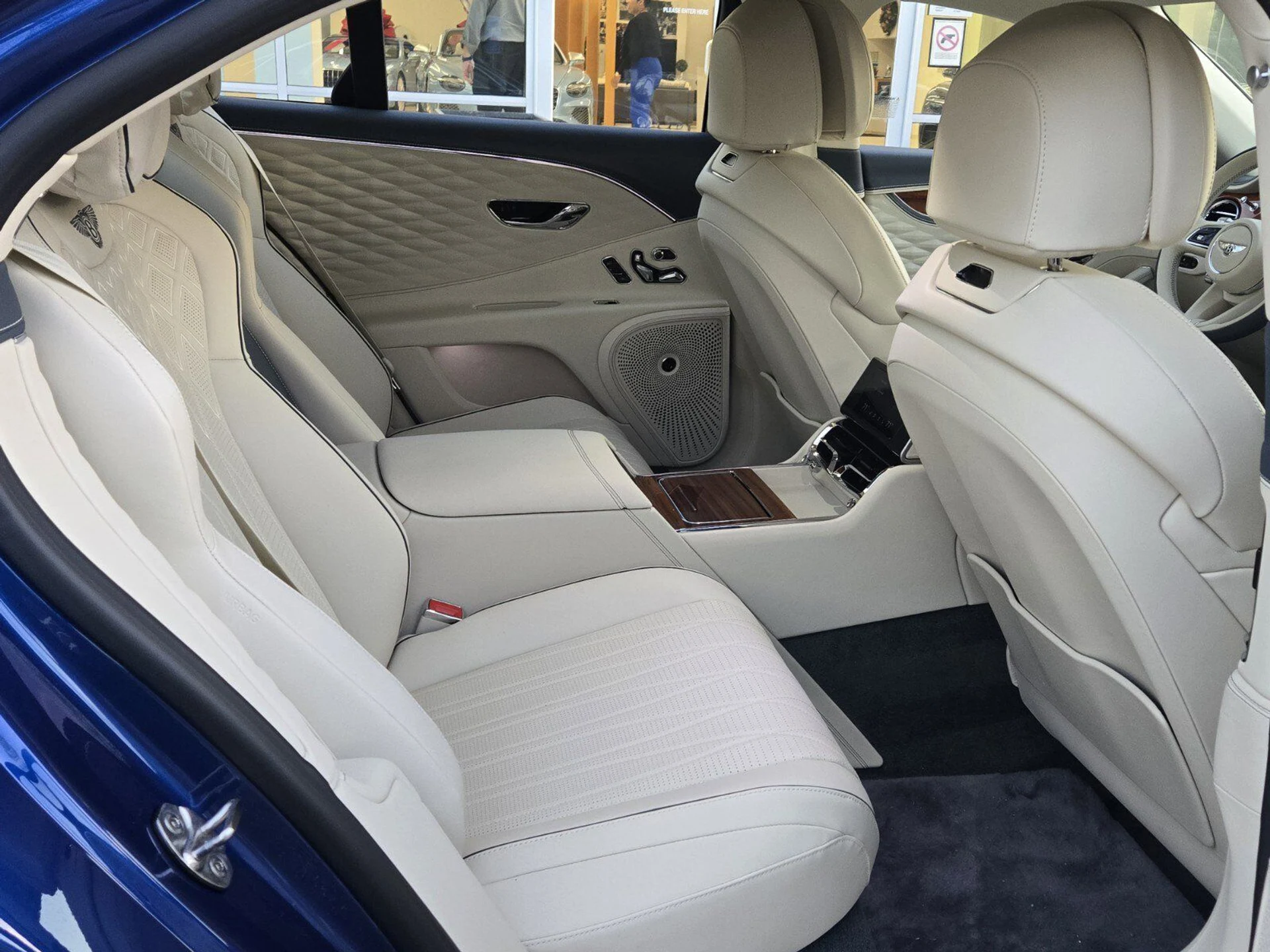 mph025_785466874_dfb7f5b843ada2bbf148160254a584b6x_8409706805