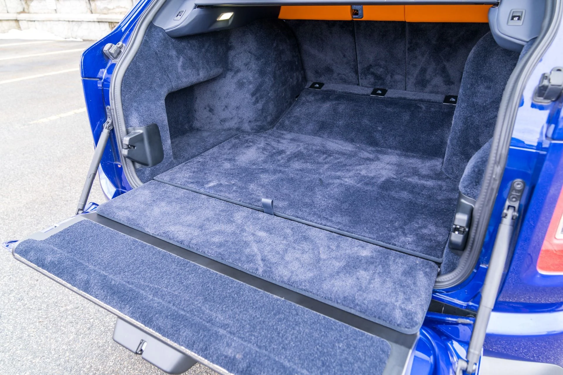 mph025_792543915_Used_2023_Rolls_Royce_Black_Badge_Cullinan_1772494436_7b475b20db