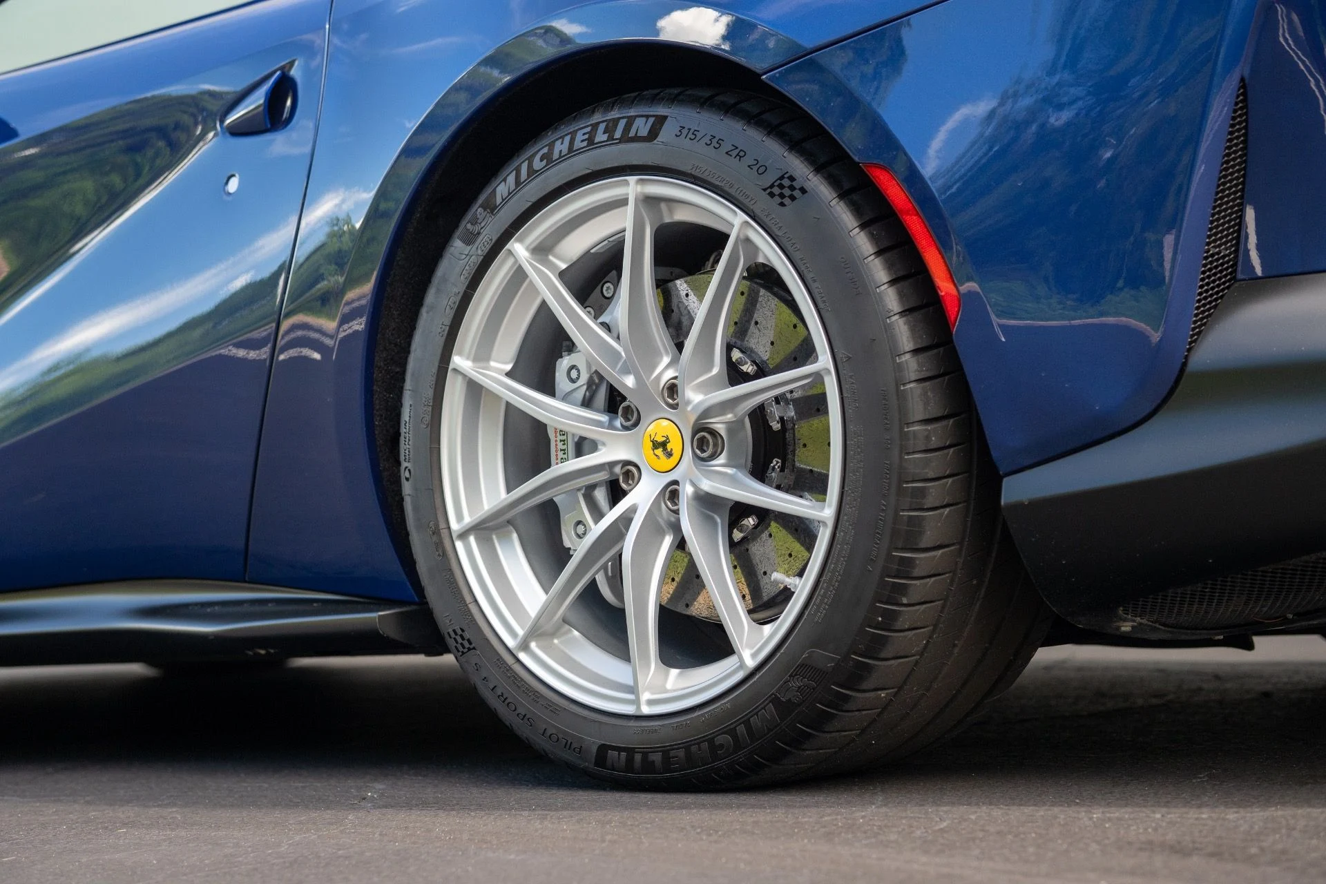 mph025_808329068_Used_2020_Ferrari_812_Superfast_1758742343_dd6a9b8098
