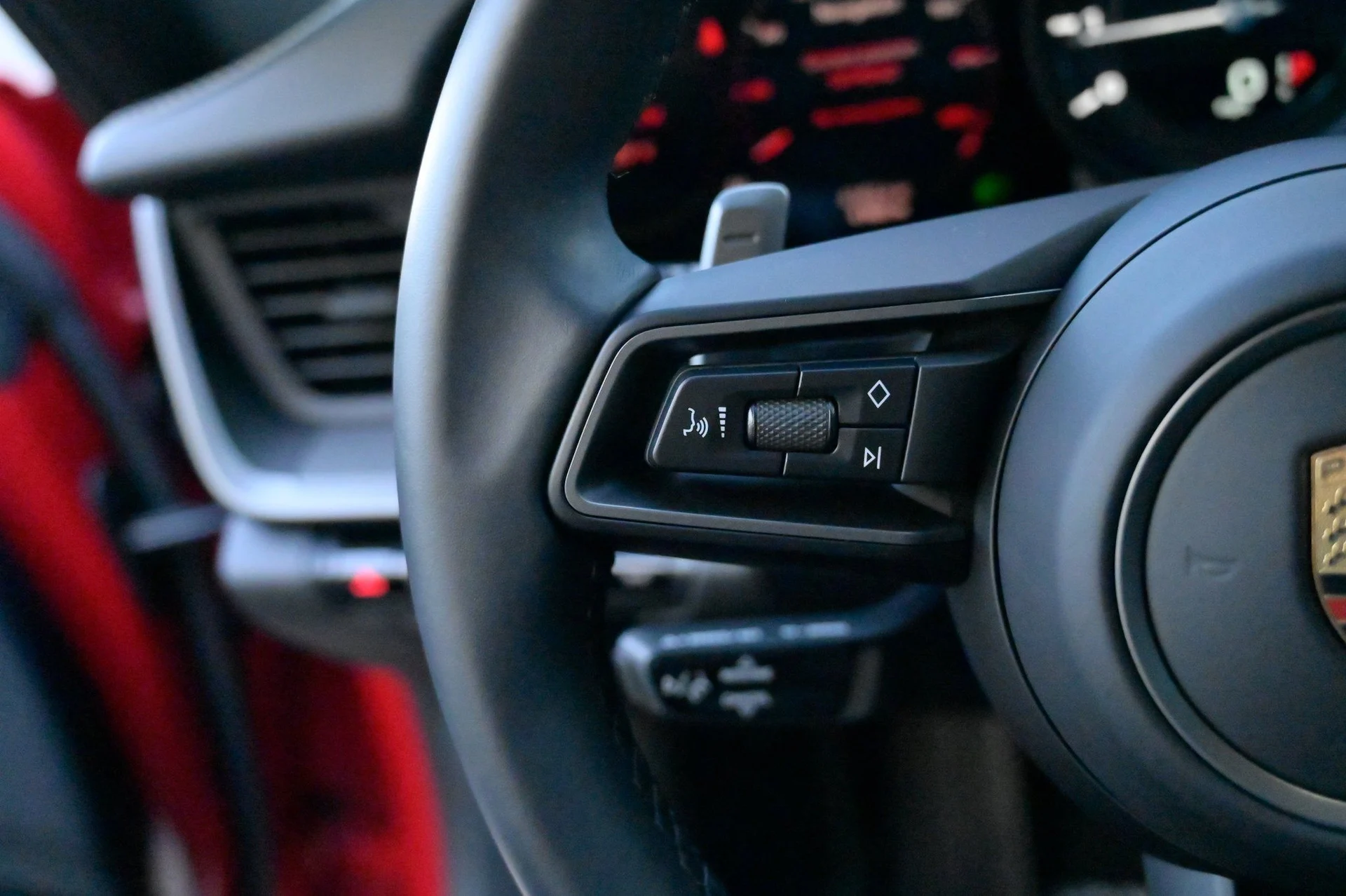 mph025_809414217_bf2193b3046645d1856639b39e7358ad_b4eb1b616d