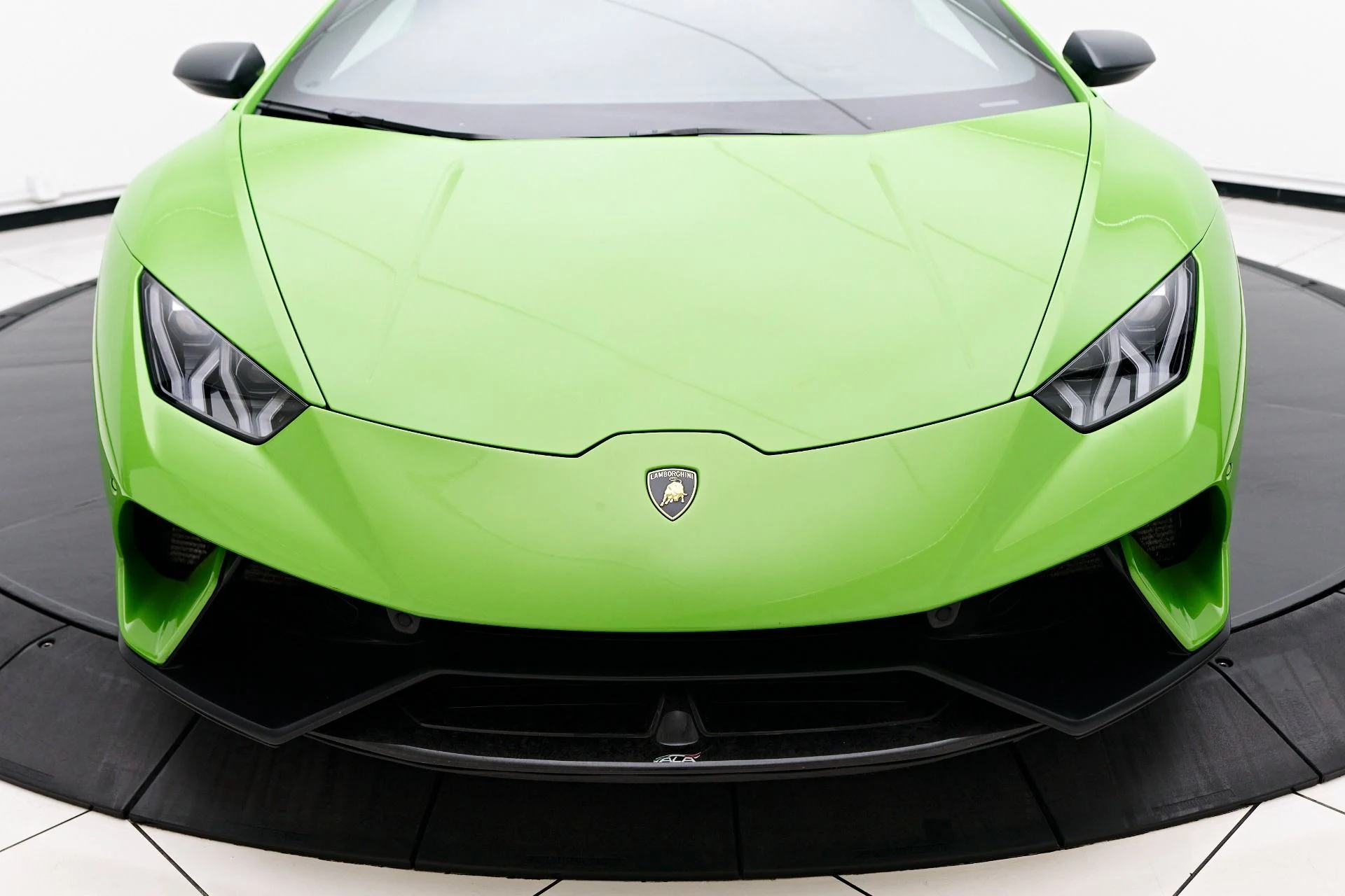 mph025_813645503_Used_2019_Lamborghini_Huracan_Performante_1757626069_827925df0e