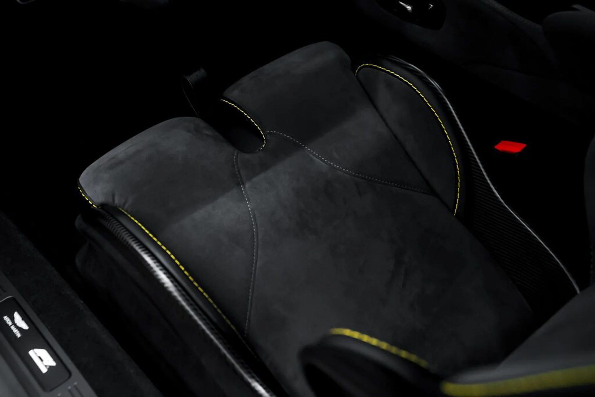 mph025_816951220_aston_martin_vantage_2023_jpg_v_1773863537_552aca49e1