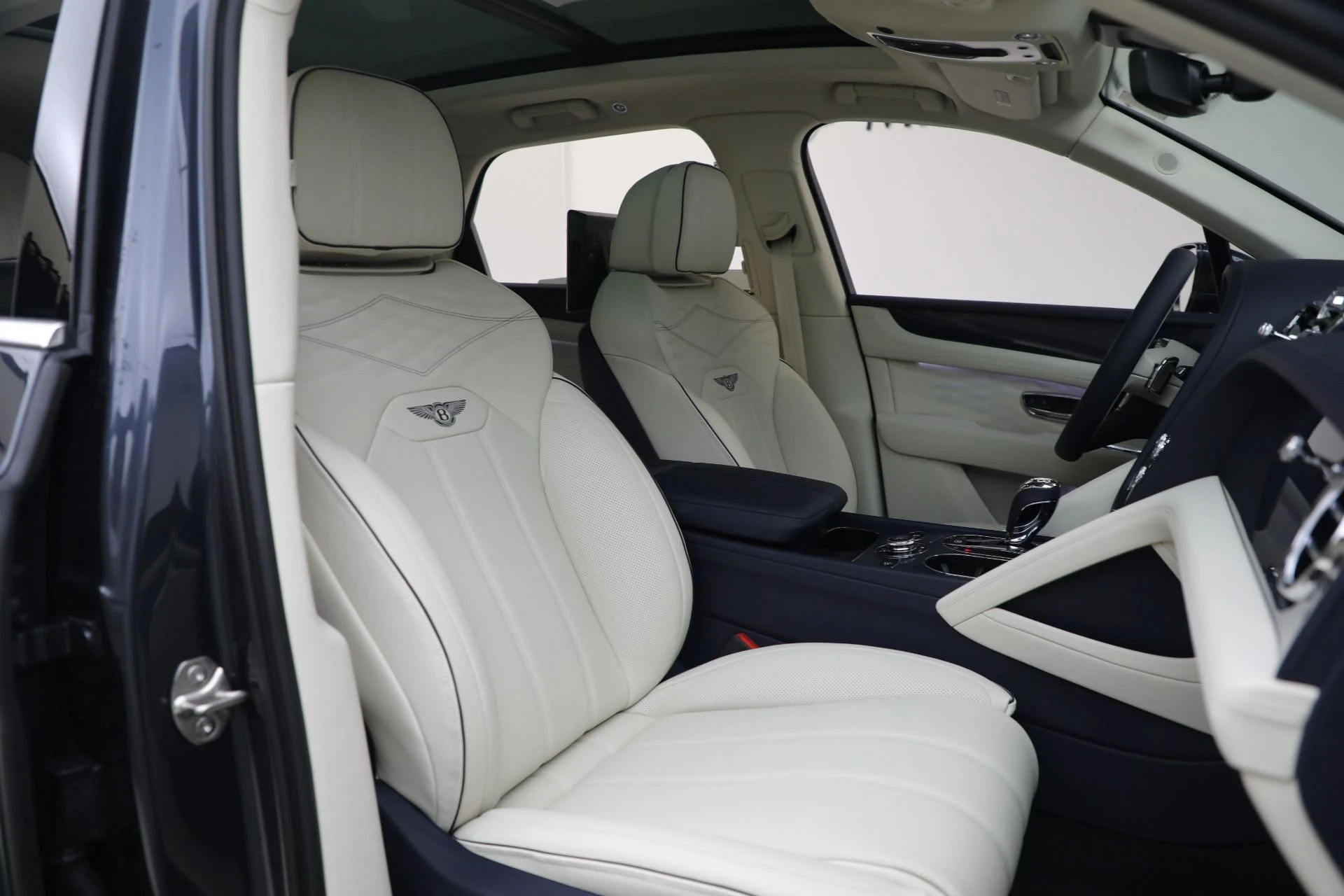 mph025_824446391_New_2025_Bentley_Bentayga_Atelier_Edition_V8_7d9c45324f