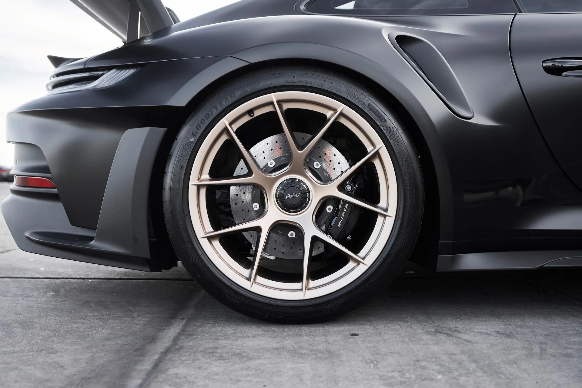 mph025_826290628_Used_2025_Porsche_911_GT_3_RS_1762914454_20cda1533e