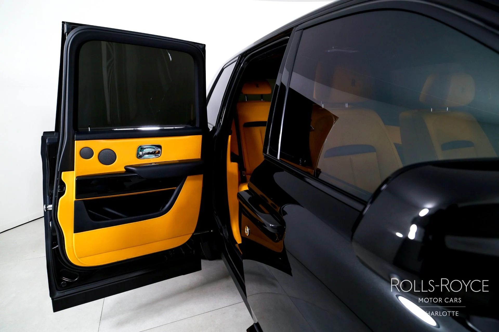 mph025_827413866_Used_2022_Rolls_Royce_Cullinan_1769449841_a42e7a9117