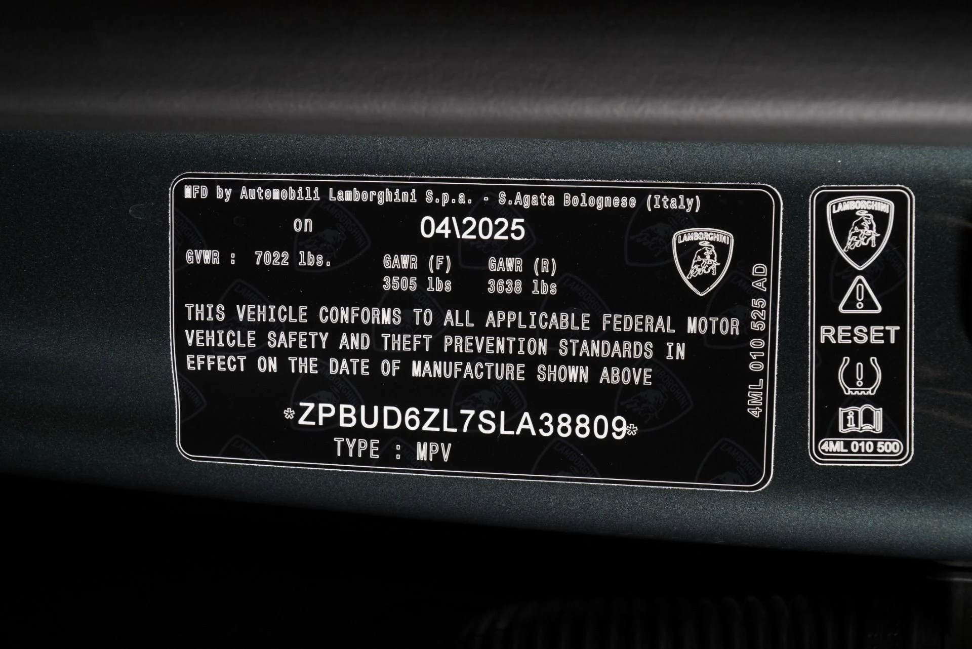 mph025_831170982_New_2025_Lamborghini_Urus_SE_1760113622_18259298ef