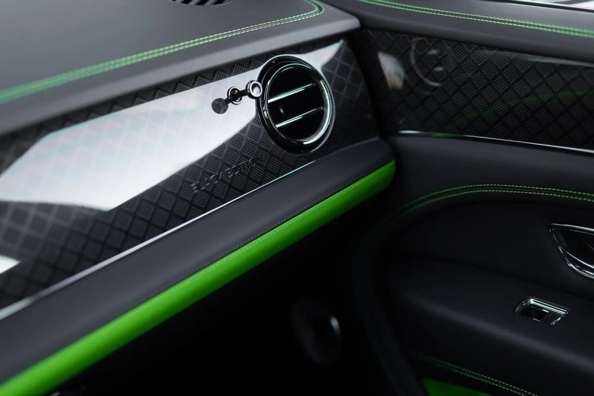 mph025_835597756_985c1e14a5e46a28279cda4410370b9ax_770f469bb7