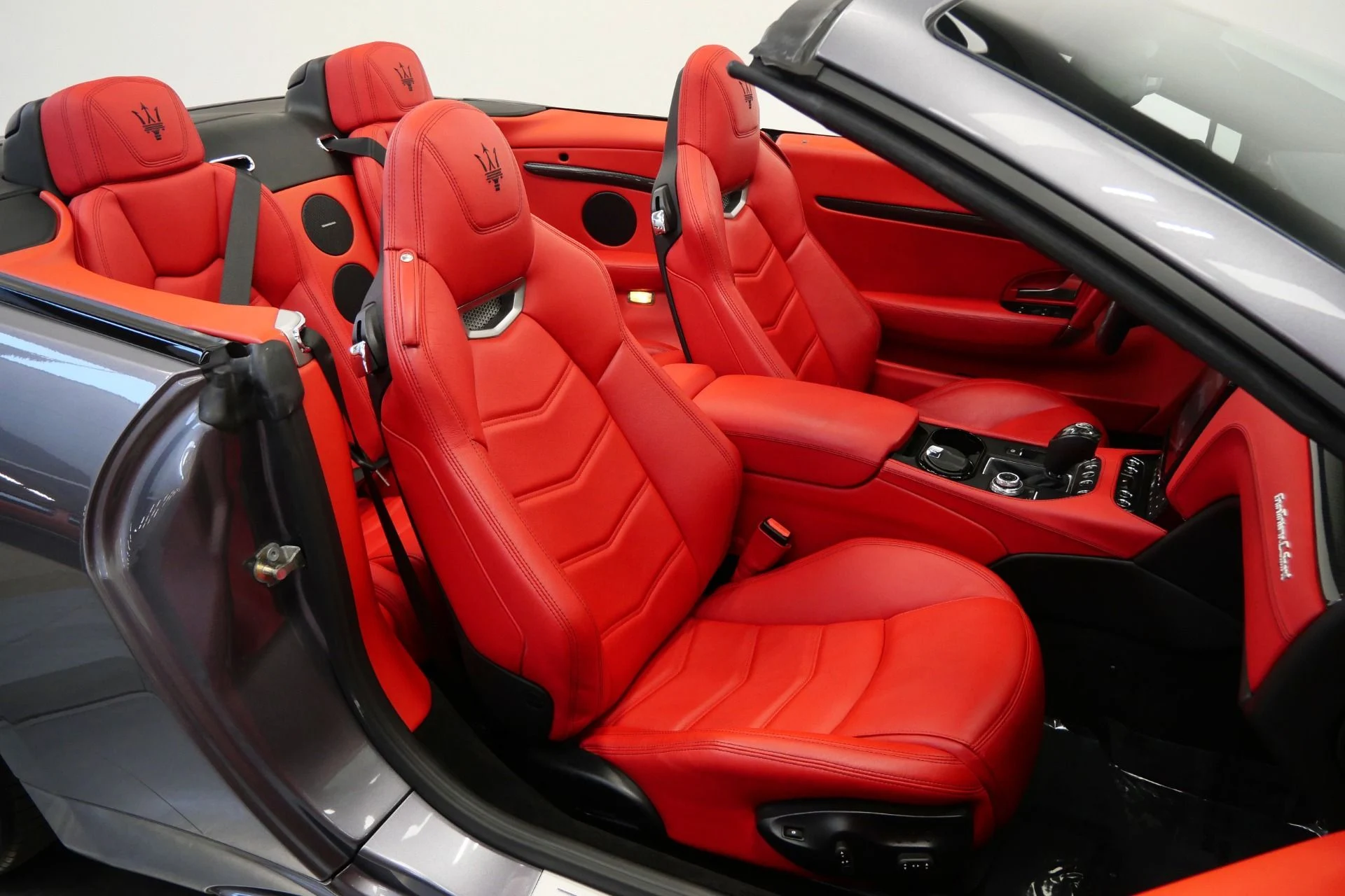 mph025_836529807_Used_2019_Maserati_Gran_Turismo_Convertible_Sport_Rare_Color_Carbon_Fiber_Interior_Trim_1773689122_8024c9538f