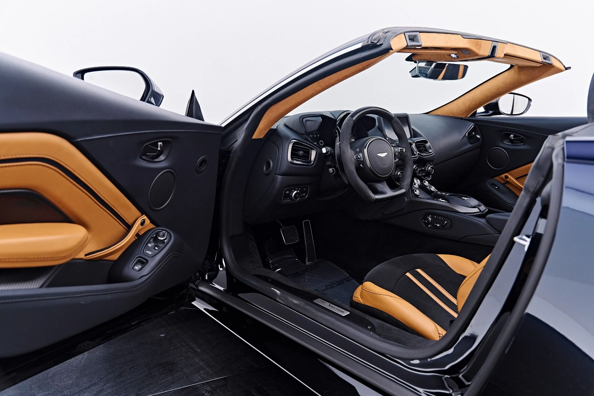 mph025_840767823_Used_2022_Aston_Martin_Vantage_Base_1786226059_6e47c08d35