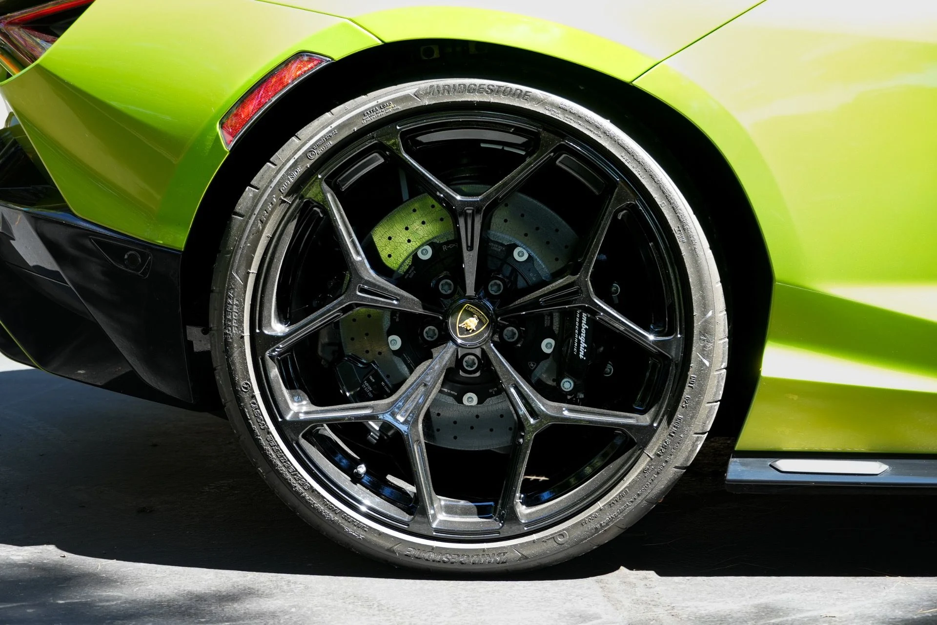 mph025_840863052_Used_2025_Lamborghini_Revuelto_1781291405_af0492d82a