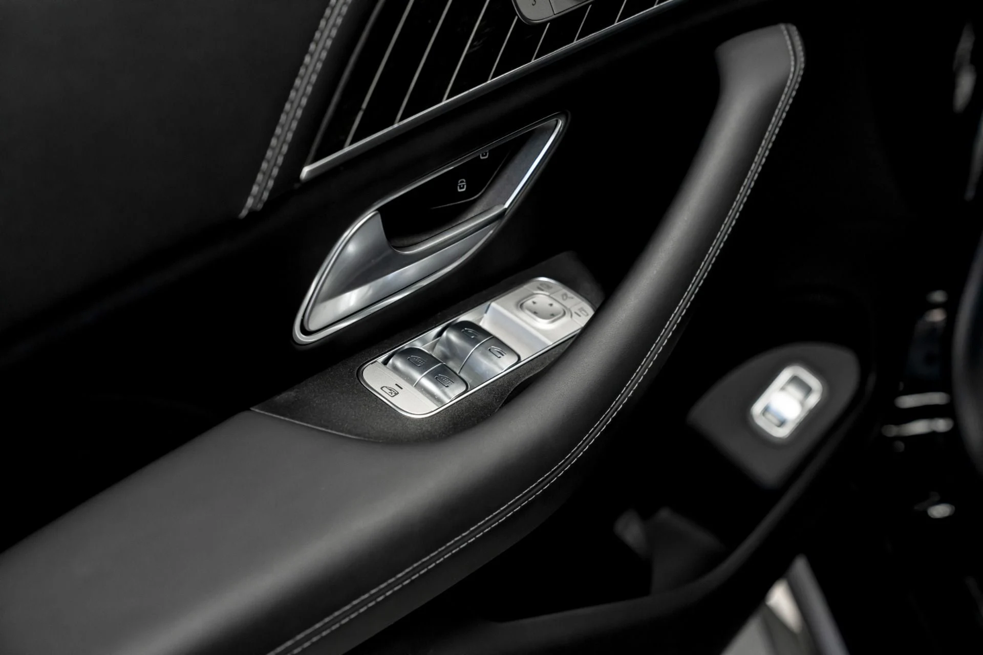 mph025_843512496_Used_2025_Mercedes_Benz_Mercedes_Maybach_GLS_600_4_MATIC_1762198901_3bbc9461ab