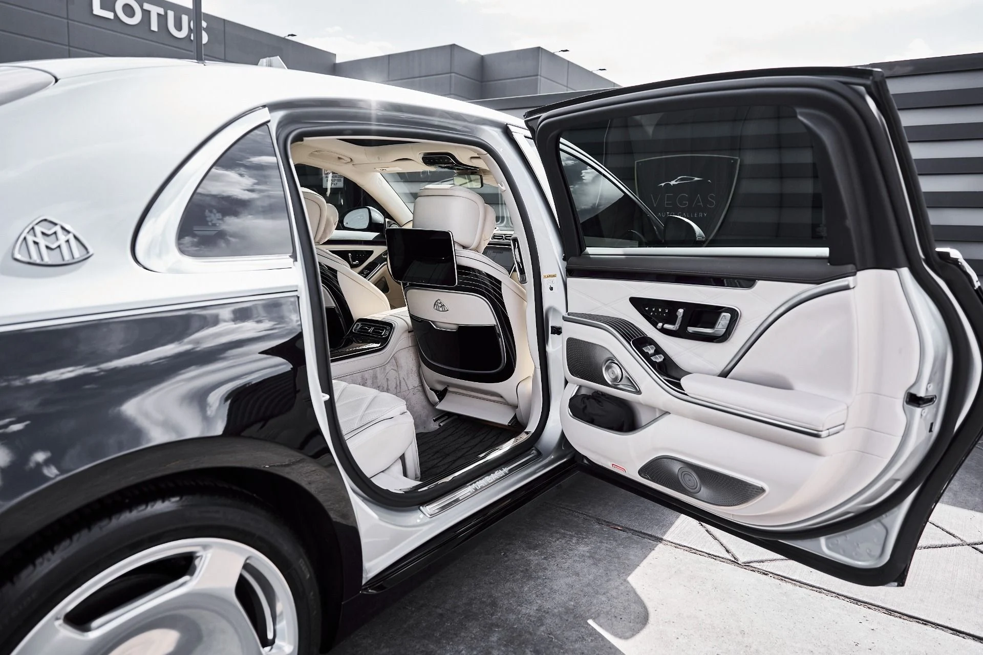 mph025_844304114_Used_2024_Mercedes_Benz_S_Class_Maybach_S_580_1779327322_bae9656678