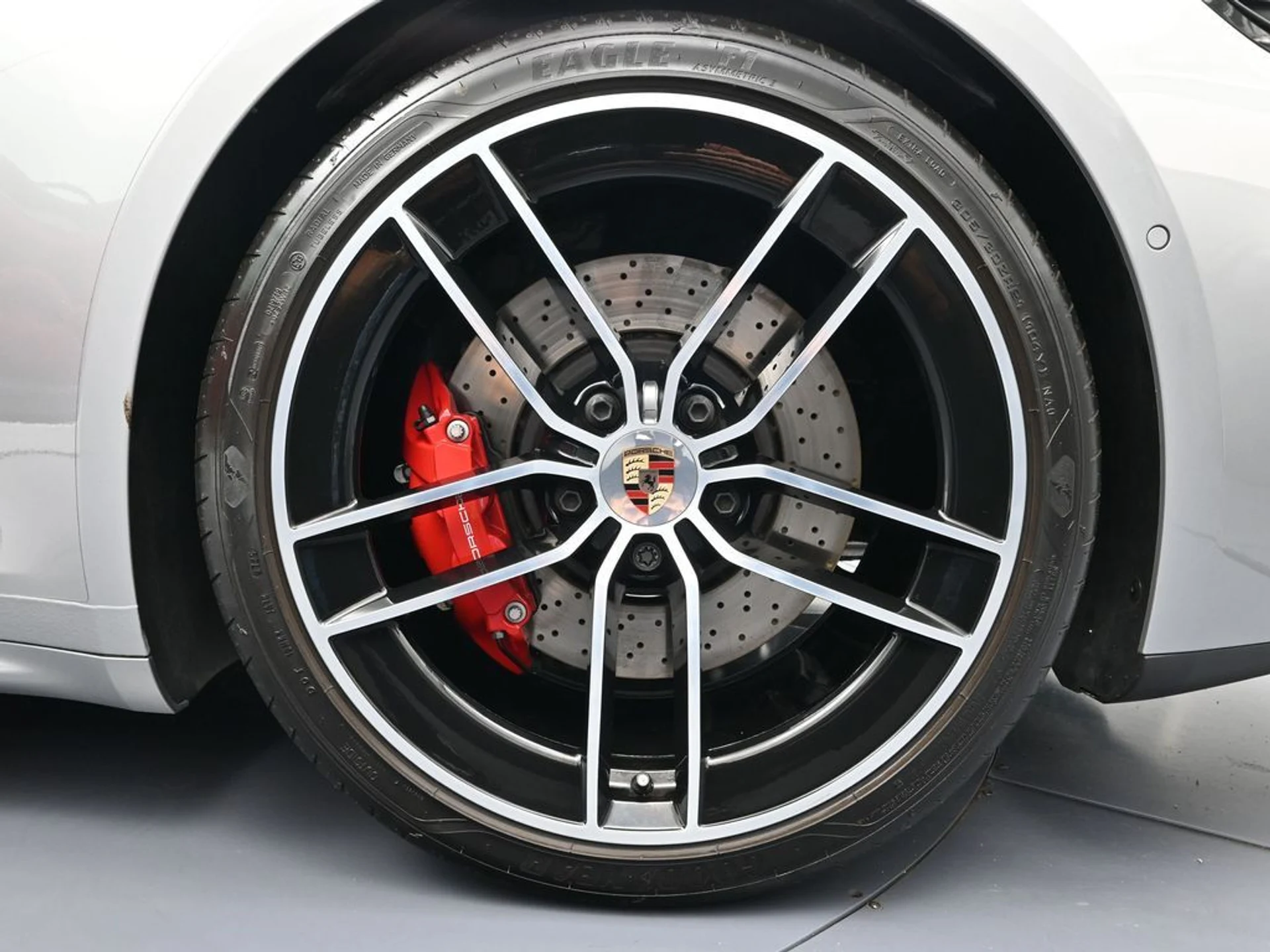 mph025_870414484_b6f7d9bc00b5d3a10d1639bb0a8099ebx_915a8e1ded