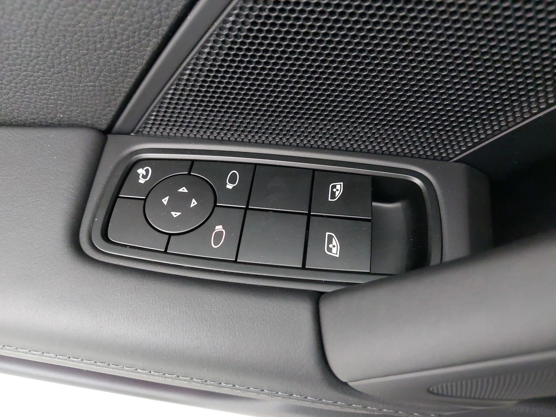 mph025_877466394_c535e6300408cb3e4c363f5d0d33d5ffx_a4914881db