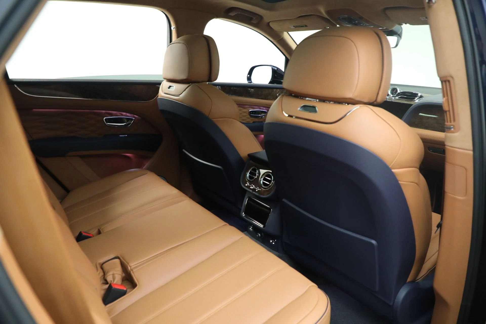 mph025_882829147_New_2025_Bentley_Bentayga_Azure_V8_1762363221_fbf172920d