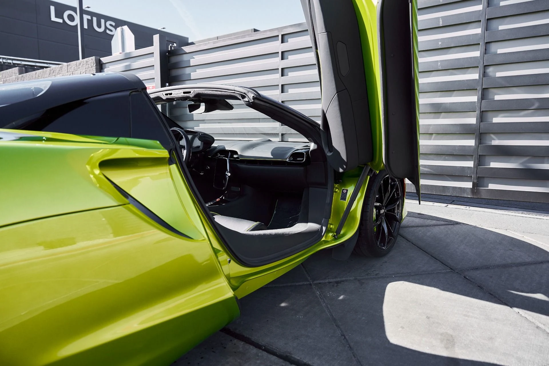 mph025_88395281_Used_2025_Mc_Laren_Artura_Tech_Lux_1769825854_a3625df29b