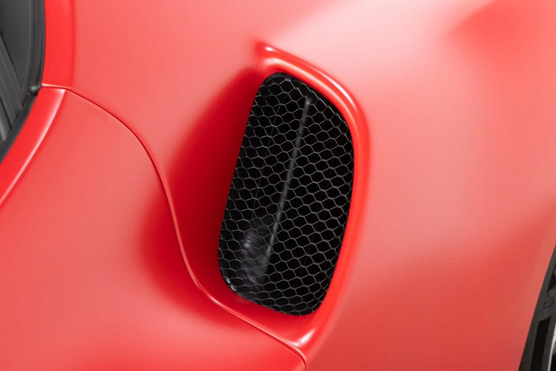 mph025_8859103_Used_2024_Ferrari_296_GTB_1777367527_5dcee0a3ff