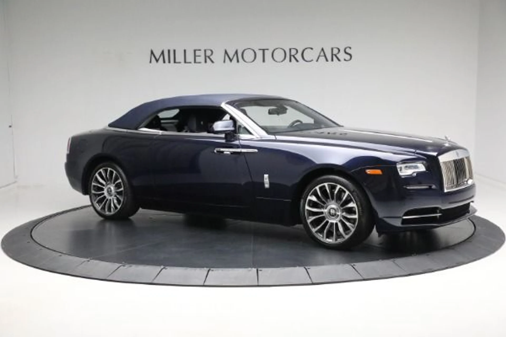 mph025_892253223_Used_2018_Rolls_Royce_Dawn_9aae059a29