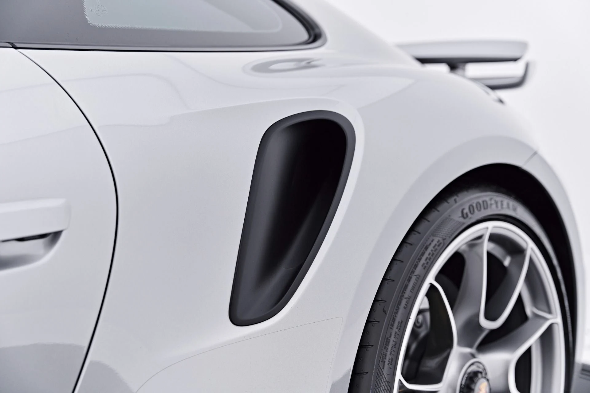 mph025_91412517_Used_2025_Porsche_911_Turbo_S_1785539141_3315787526