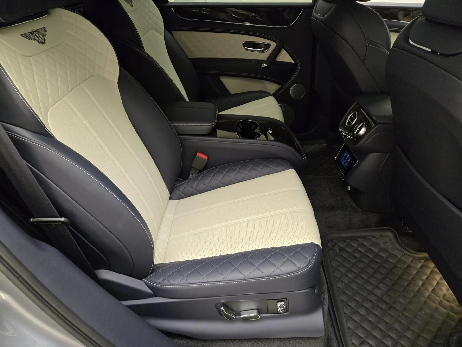 mph025_915678728_Used_2018_Bentley_Bentayga_1760511494_64040bfae2